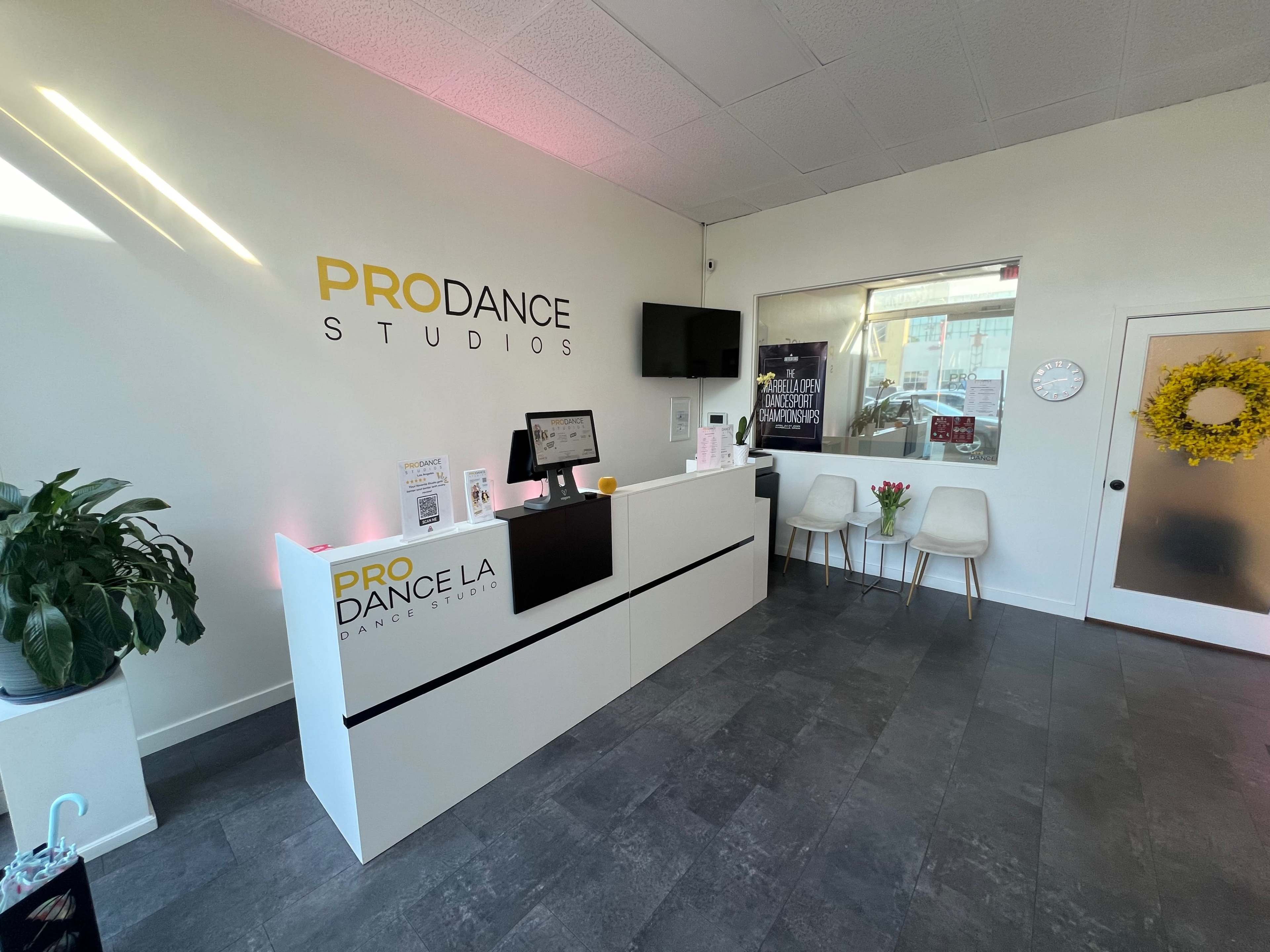 Modern Dance Studio in Hancock Park / Miracle Mile Image in Hancock Park, Los Angeles, CA