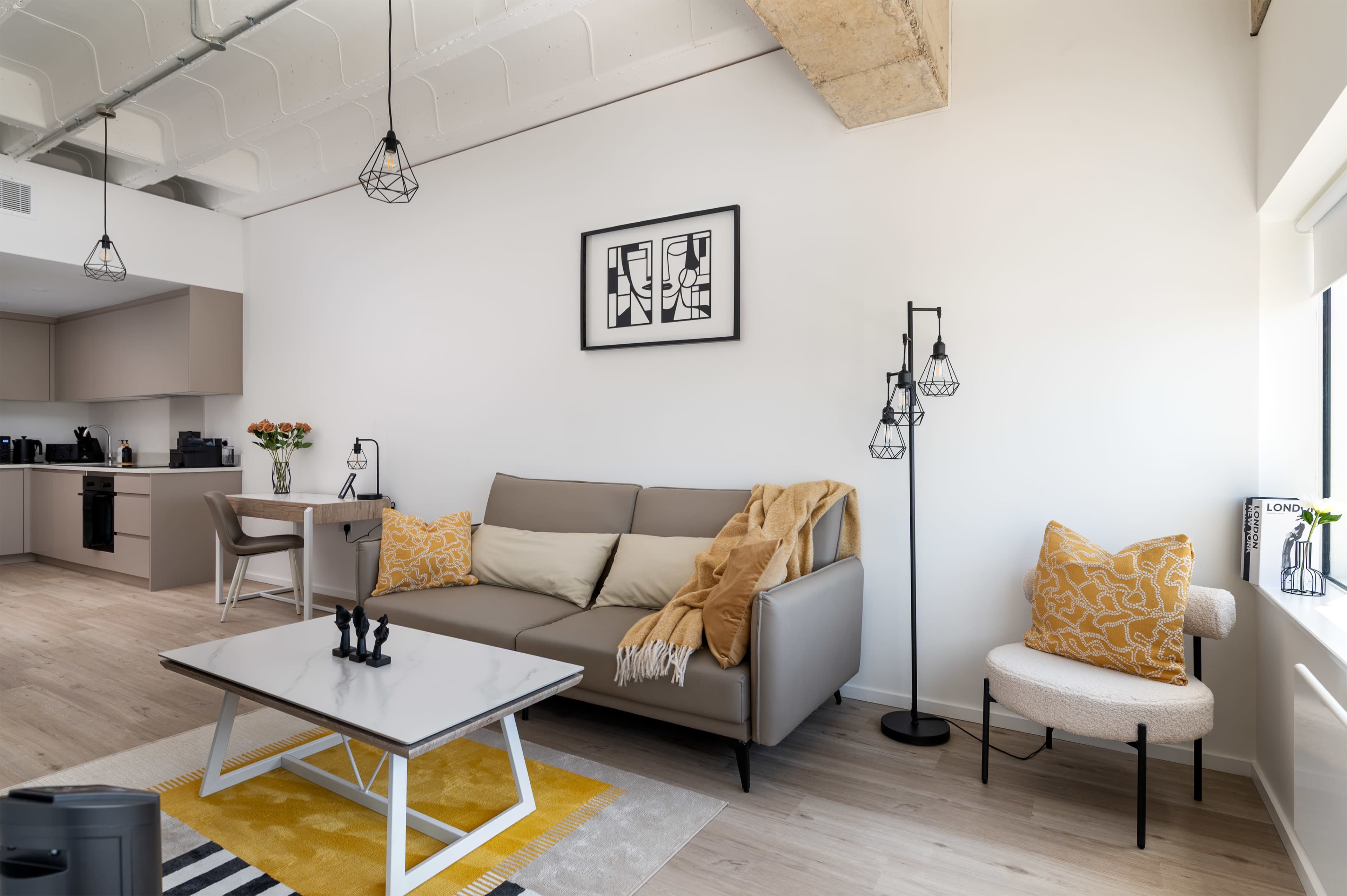 Premium Executive Apartment in Central Milton Keynes – Ideal for Corporate Stays, Remote Work & Filming Image in Central Milton Keynes, Milton Keynes, ENG