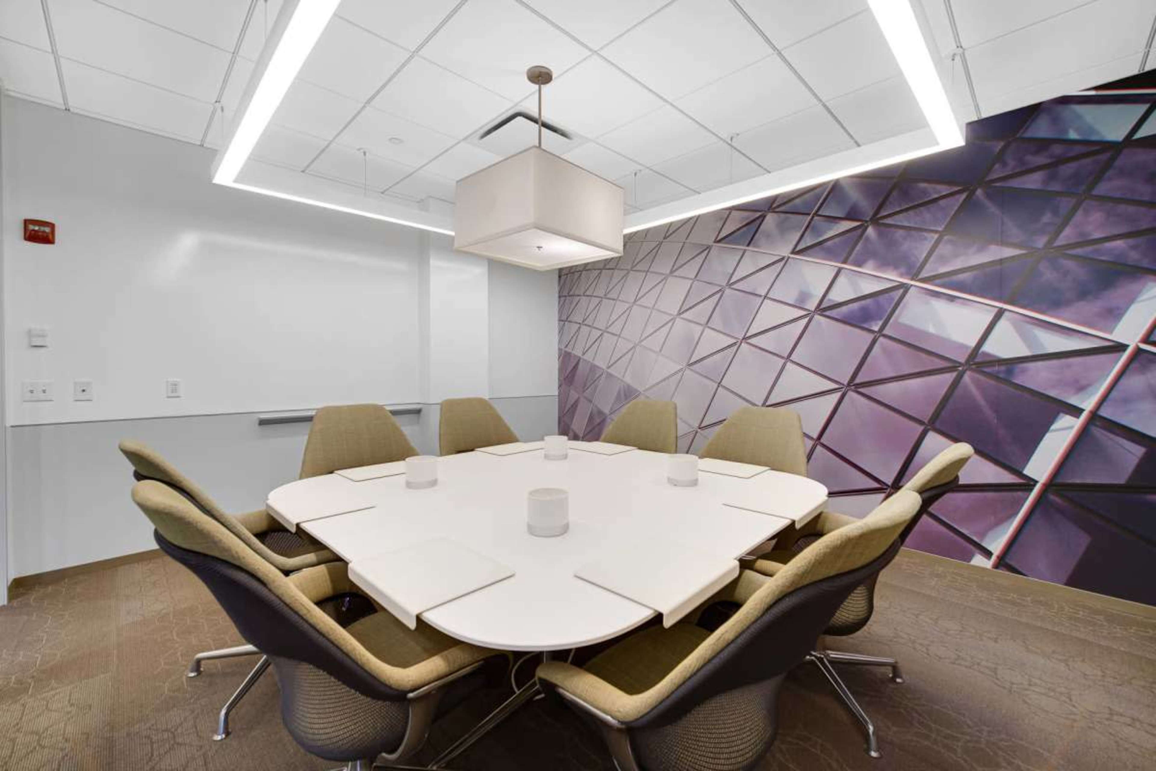 Executive Huddle Room Image in Schaumburg Township, Schaumburg, IL