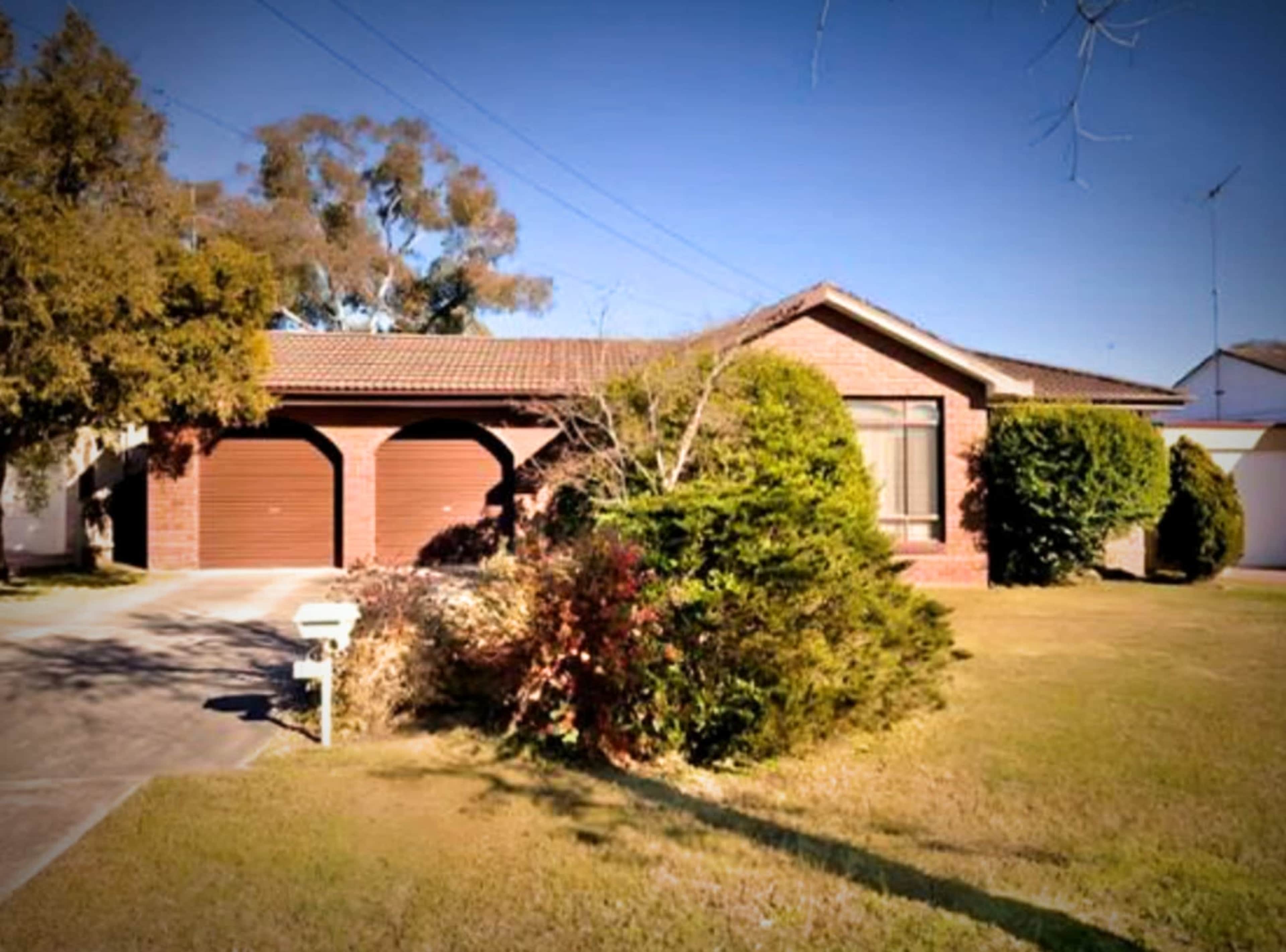 Quiet Kingswood 4BR Home with Backyard – Great for Shoots & Retreats Image in Kingswood, Kingswood, NSW