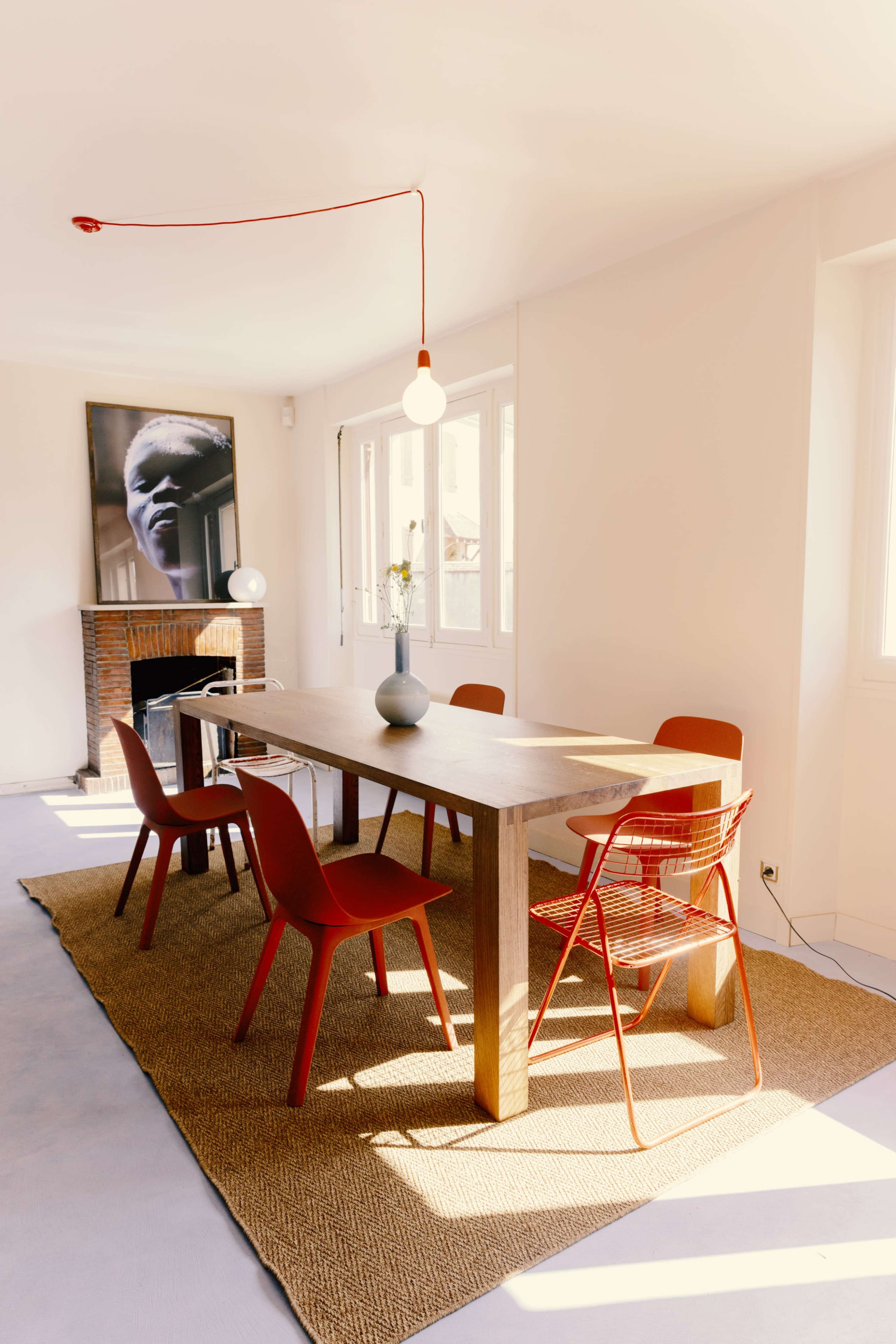 Maison de campagne renovée avec goût et mobilier design Image in , champlost