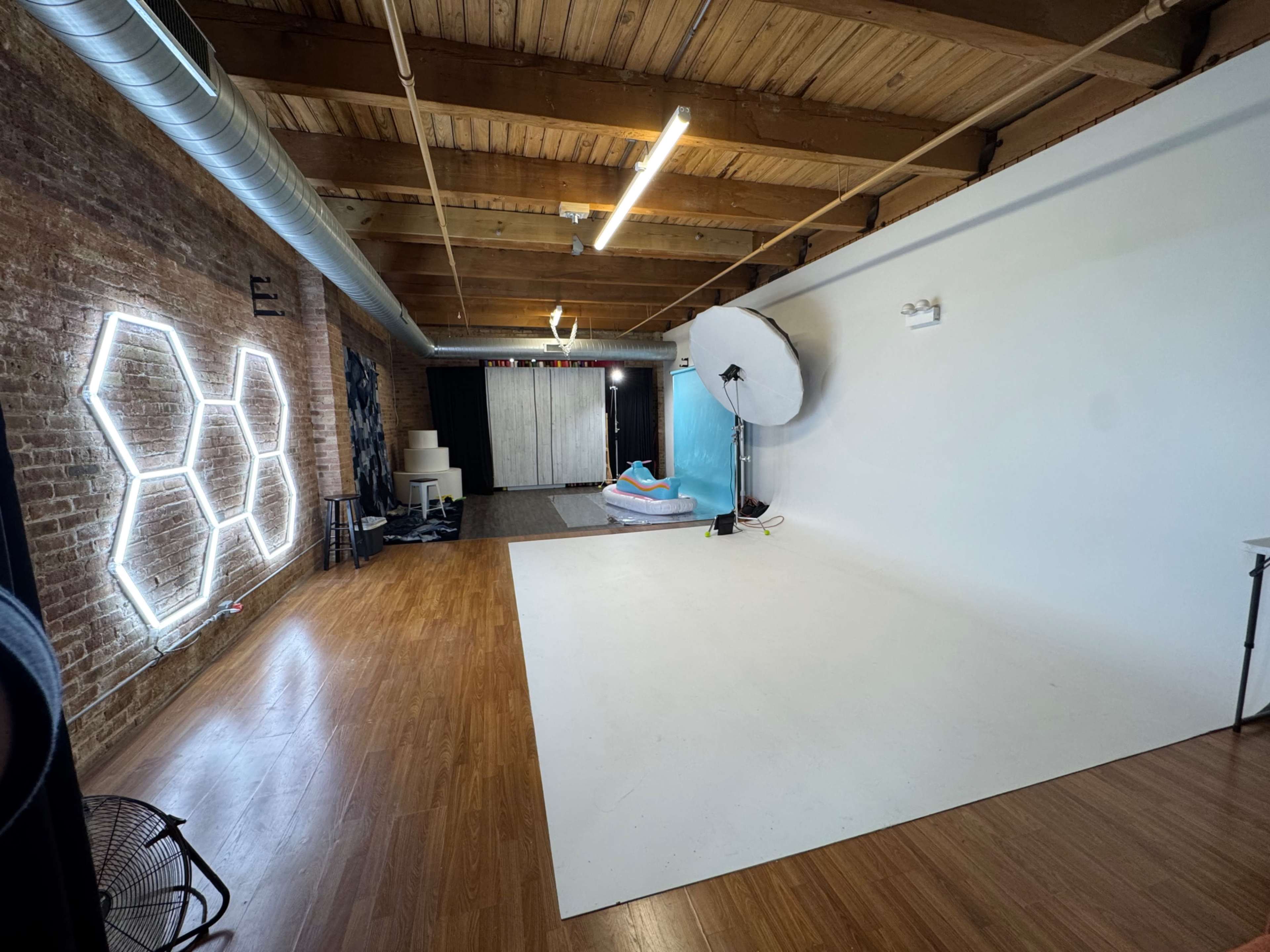 16ft White Cyc Wall + Creative Sets & LED Light Wall Image in Garfield Park, Chicago, IL