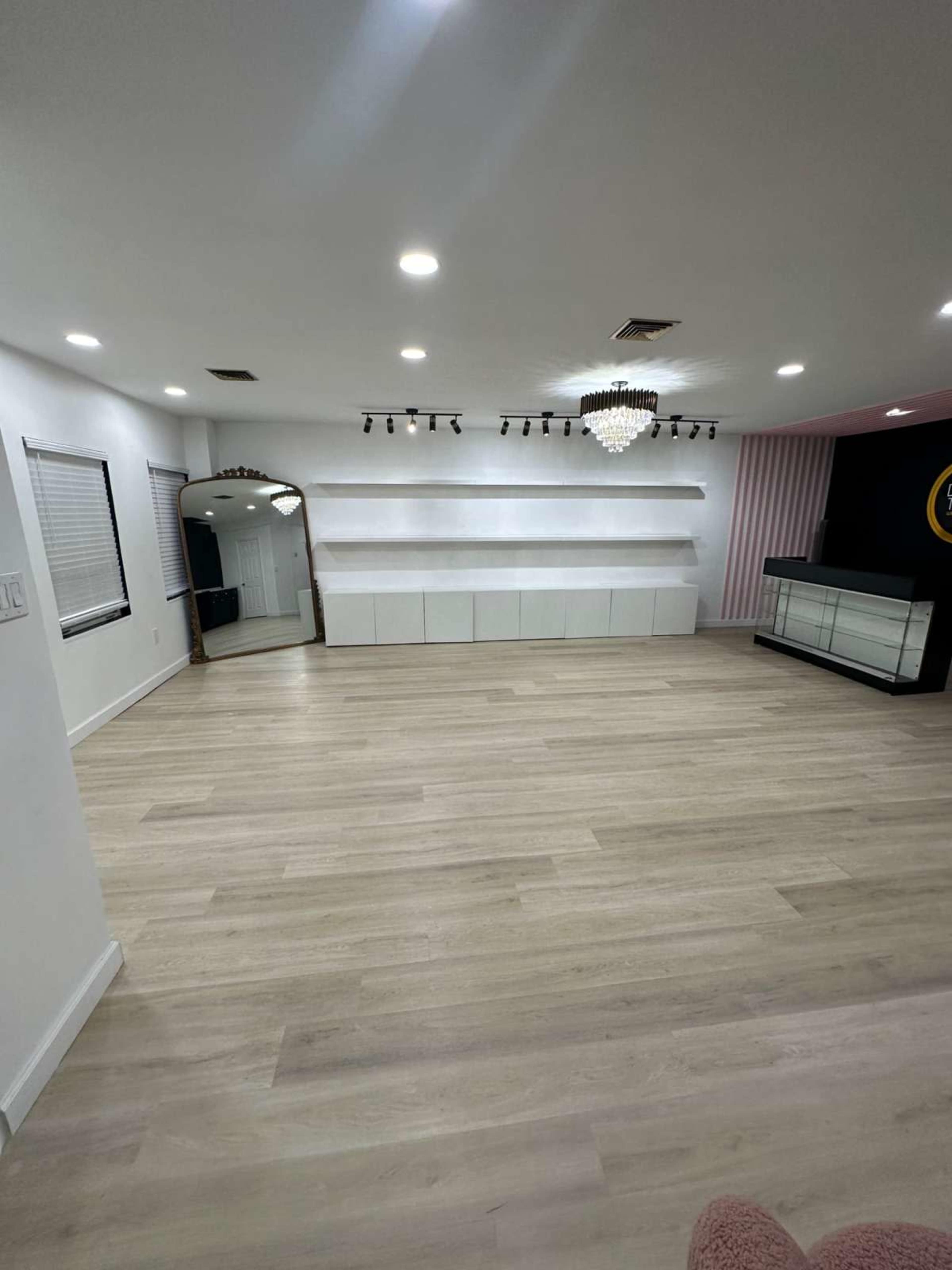 A small modern luxurious loft located in lanham, tailored for intimate events with a clean and elegant aesthetic. Image in Glenn Dale, lanham, MD