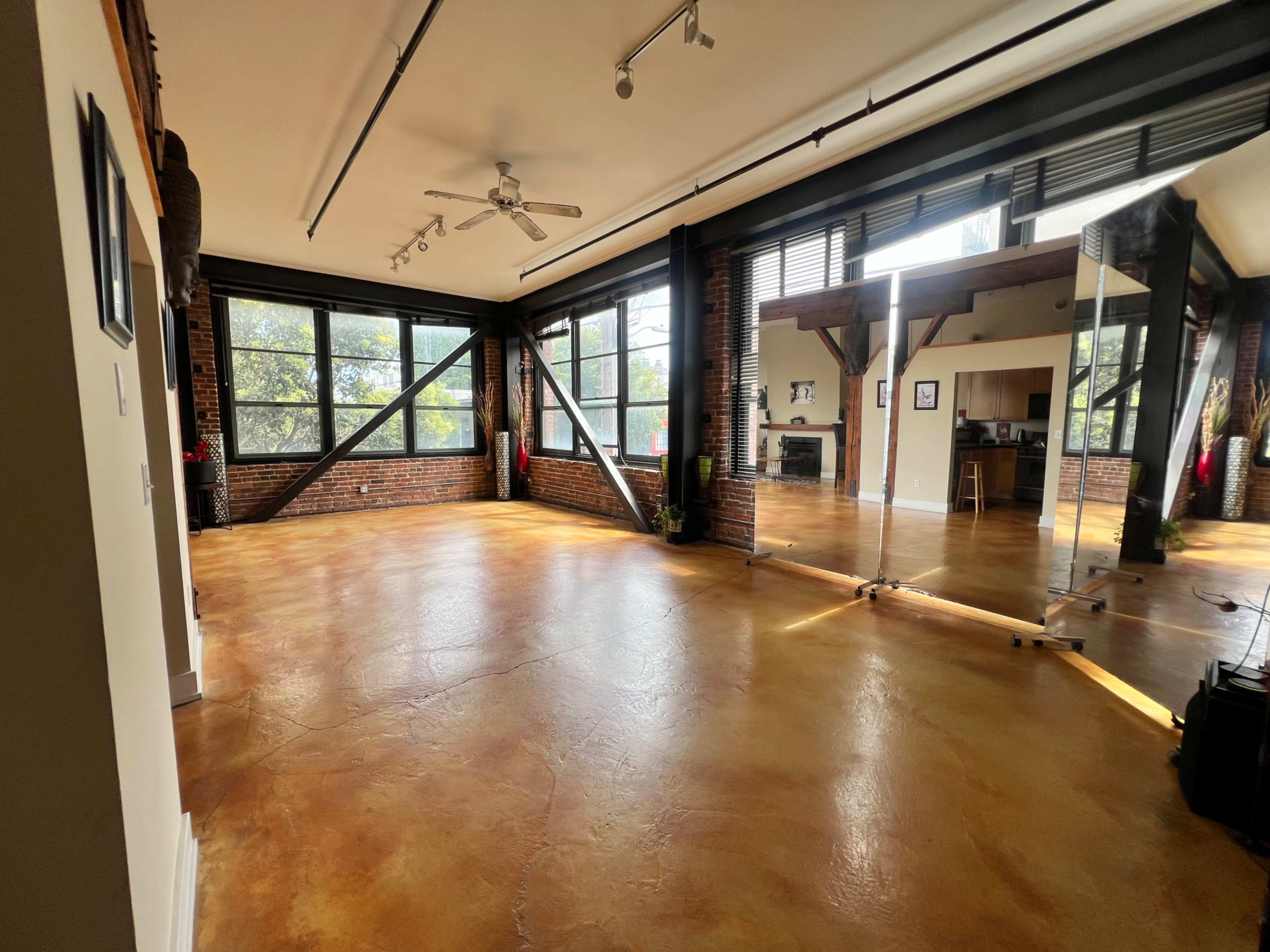 Light filled industrial loft studio Image in SoMa, San Francisco, CA