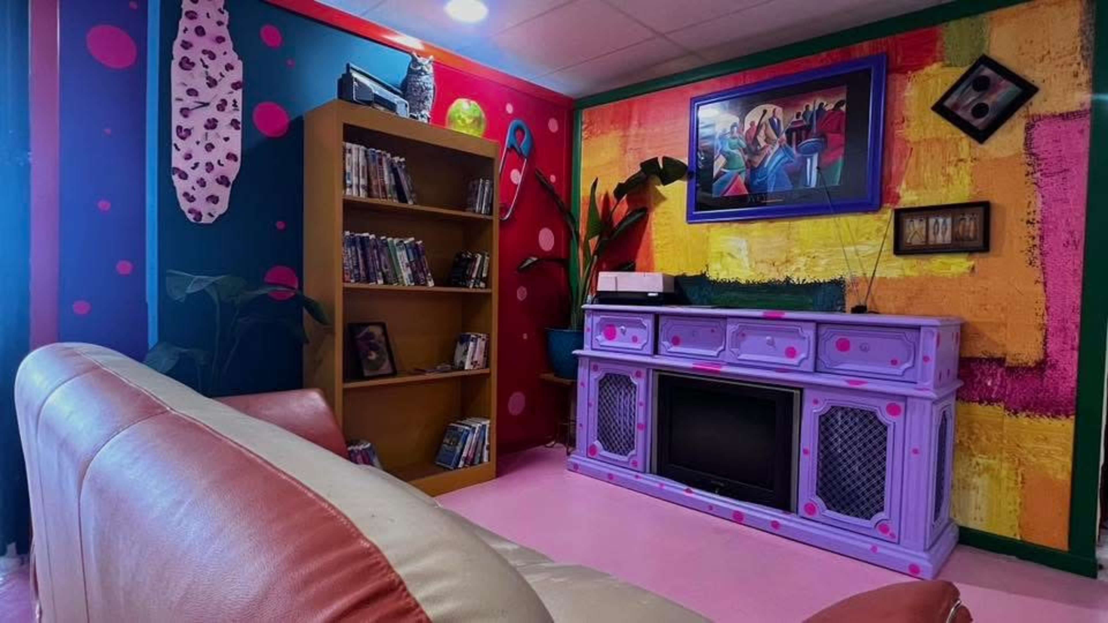 Colorful 80s/90s Retro Living Room Set w/ Vintage TV, Record Player & VHS Wall Image in Highland Hills, Mesquite, TX