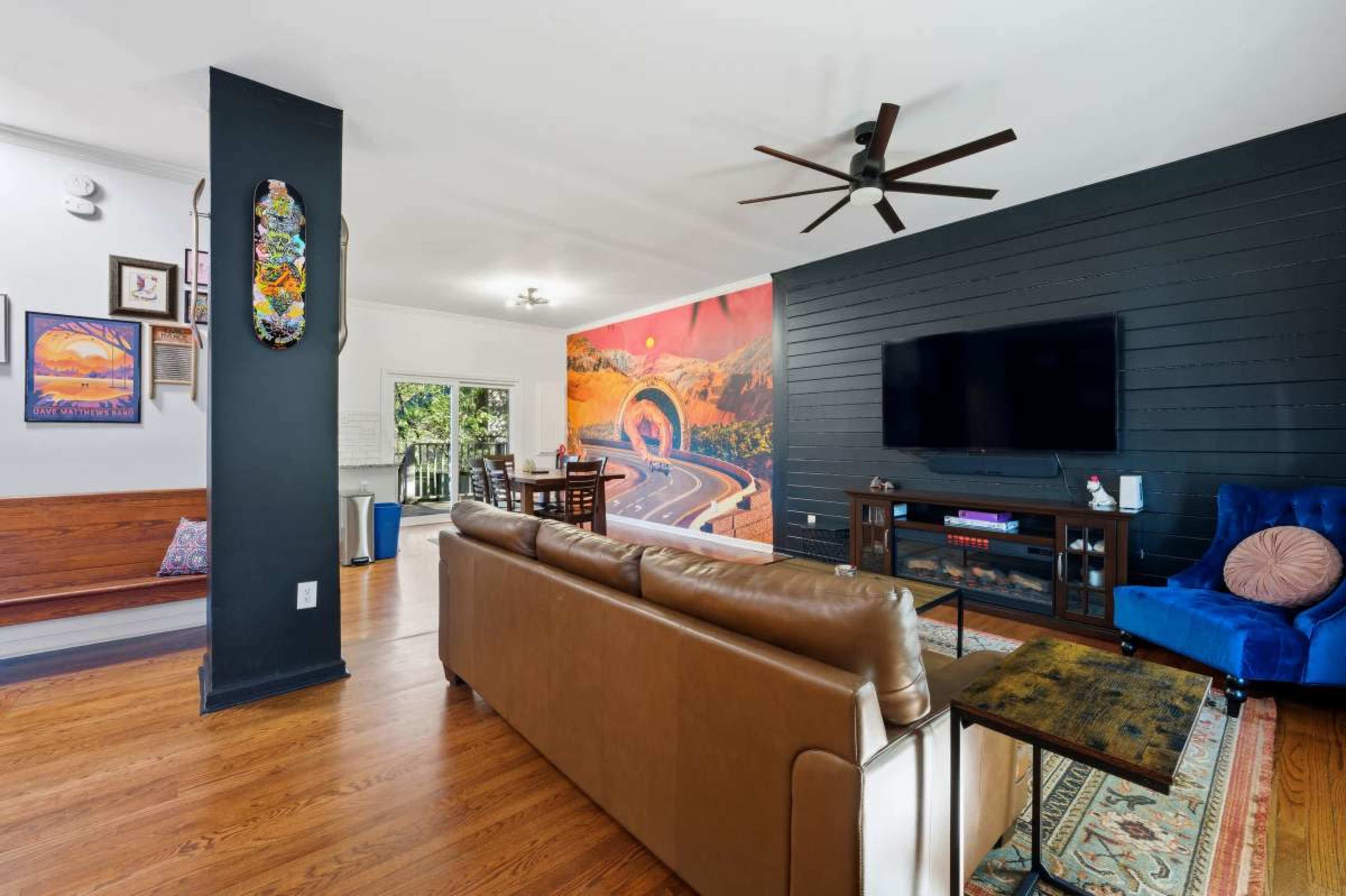 Backstage Bungalow • Aesthetic Creative Home with Bold Visuals + Near Downtown ATL / SUMMERHILL Image in Mechanicsville, Atlanta, GA