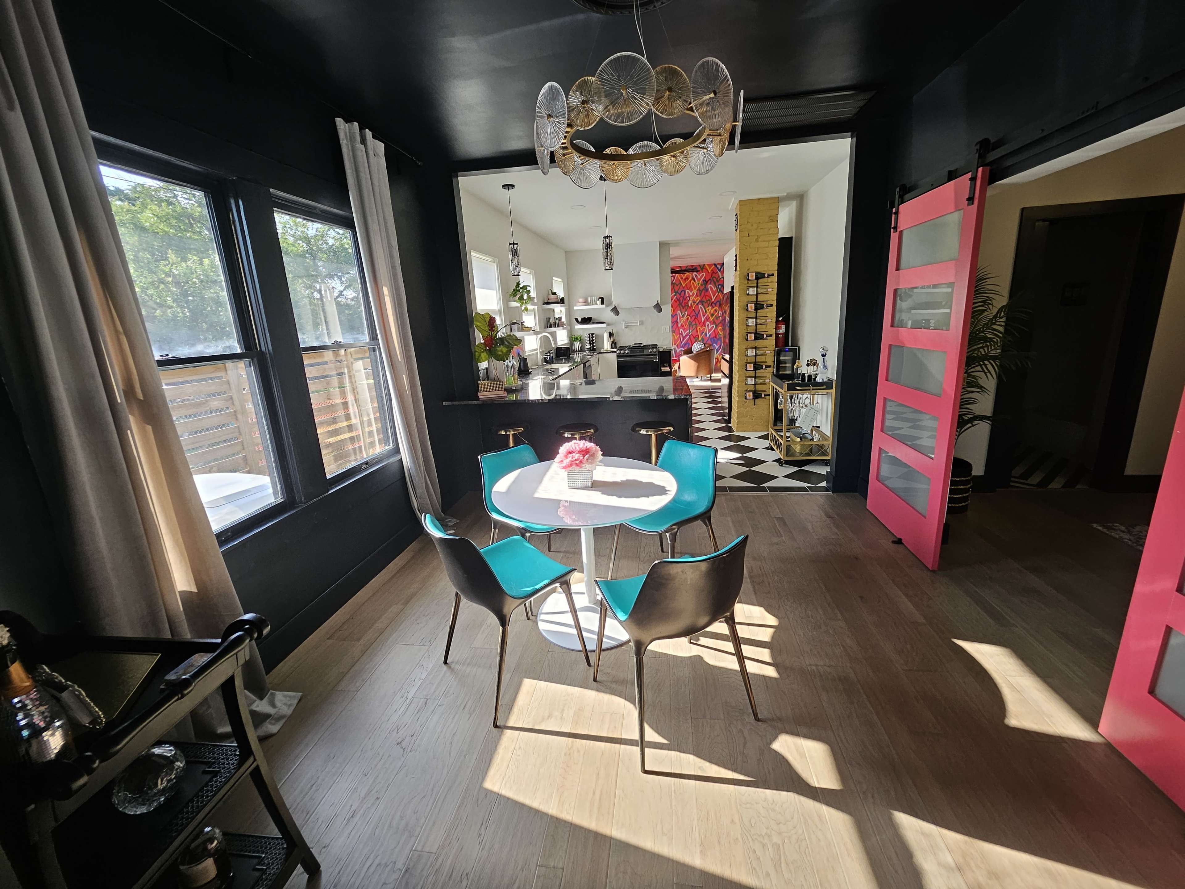 Barbie Bungalow walk to Pearl & mins to Downtown/Golf Image in Government Hill, San Antonio, TX