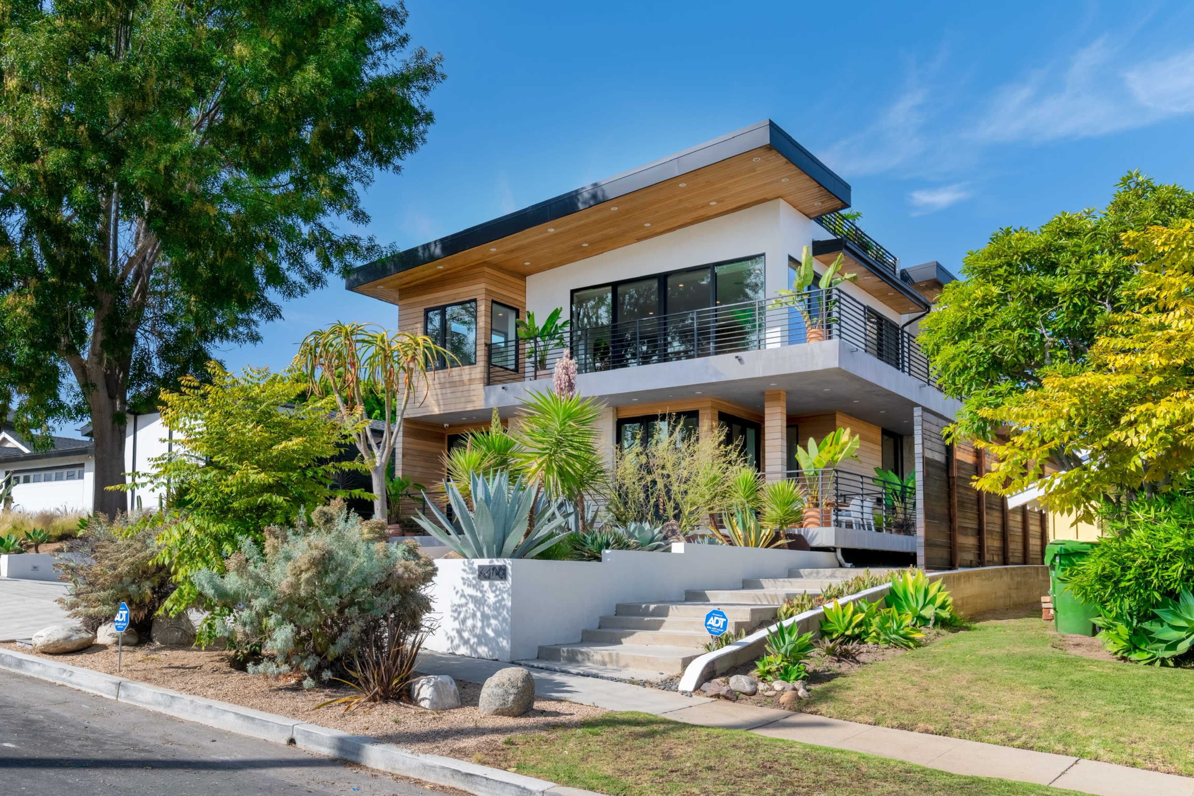 Large Modern Home next to Venice Image in Mar Vista, Los Angeles, CA