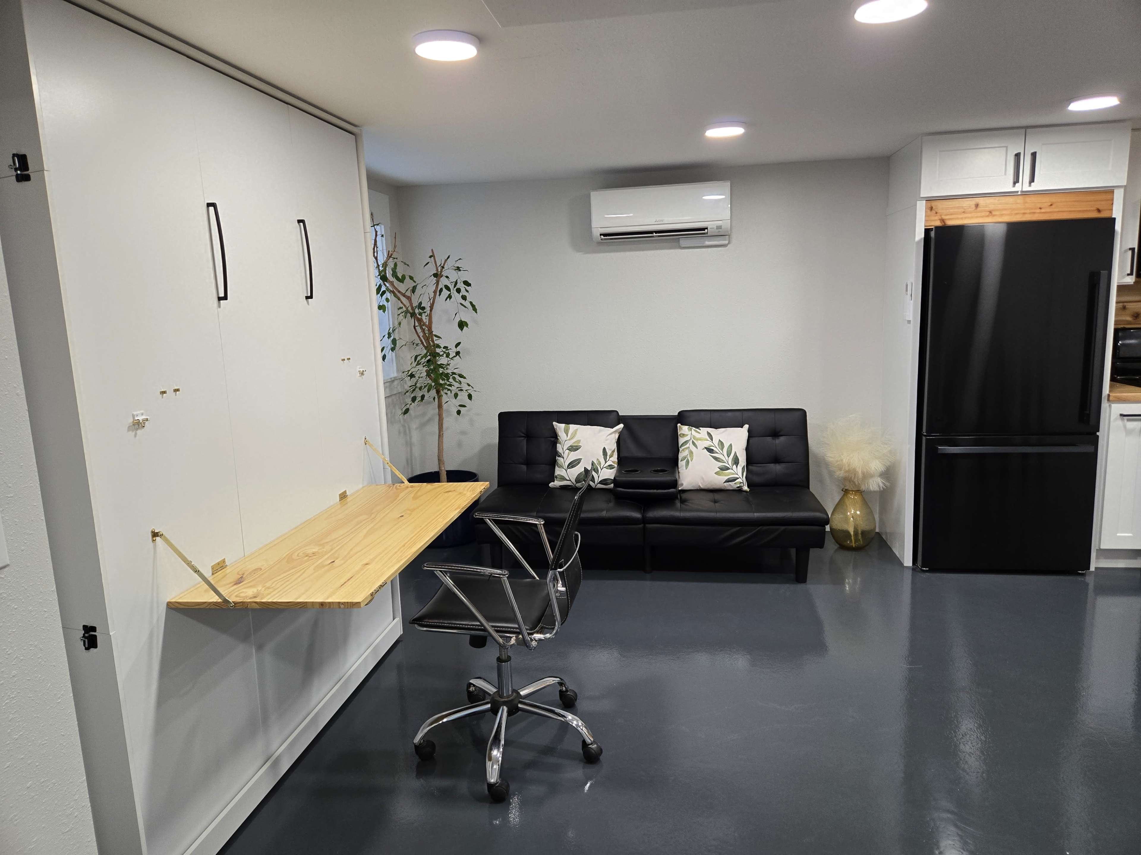 Aesthetic Urban Studio: Mini Chef’s Kitchen, Sauna & Fast WiFi Image in Kennydale, Renton, WA