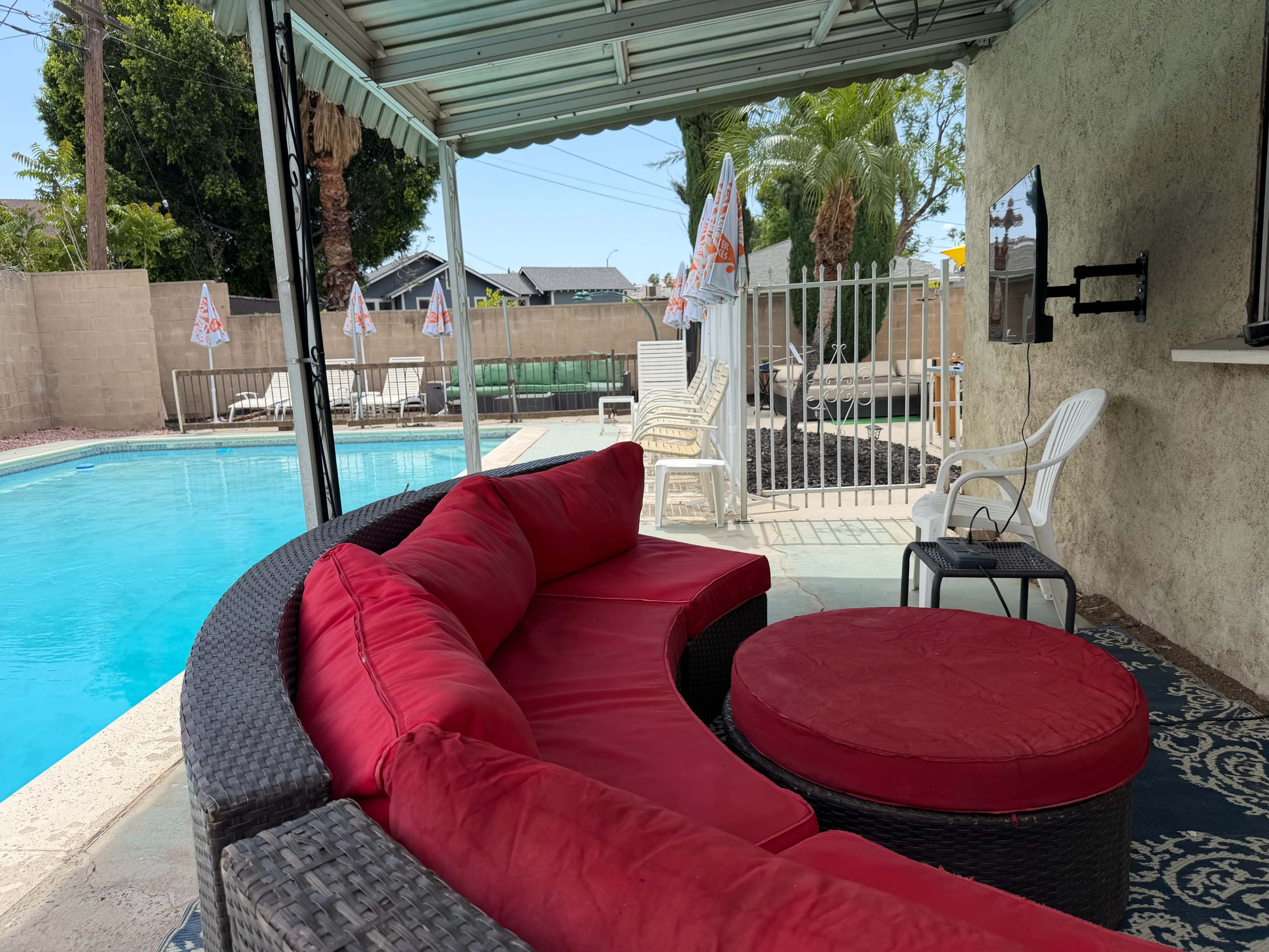 A Vibe: Gigantic Riverside Pool Retreat Image in Wood Streets, Riverside, CA
