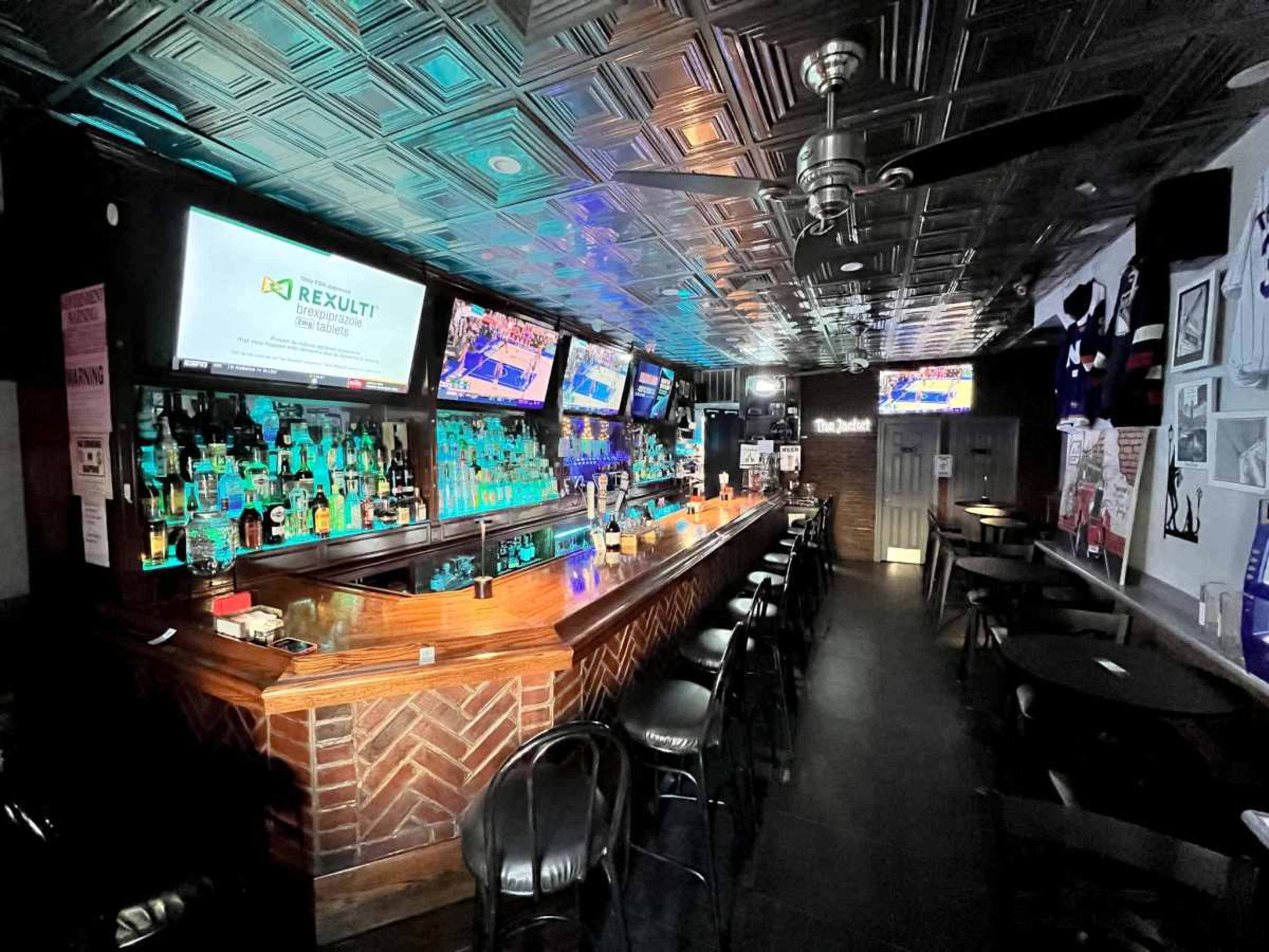 Sports bar/Cocktail Lounge Image in North Hempstead, Mineola, NY
