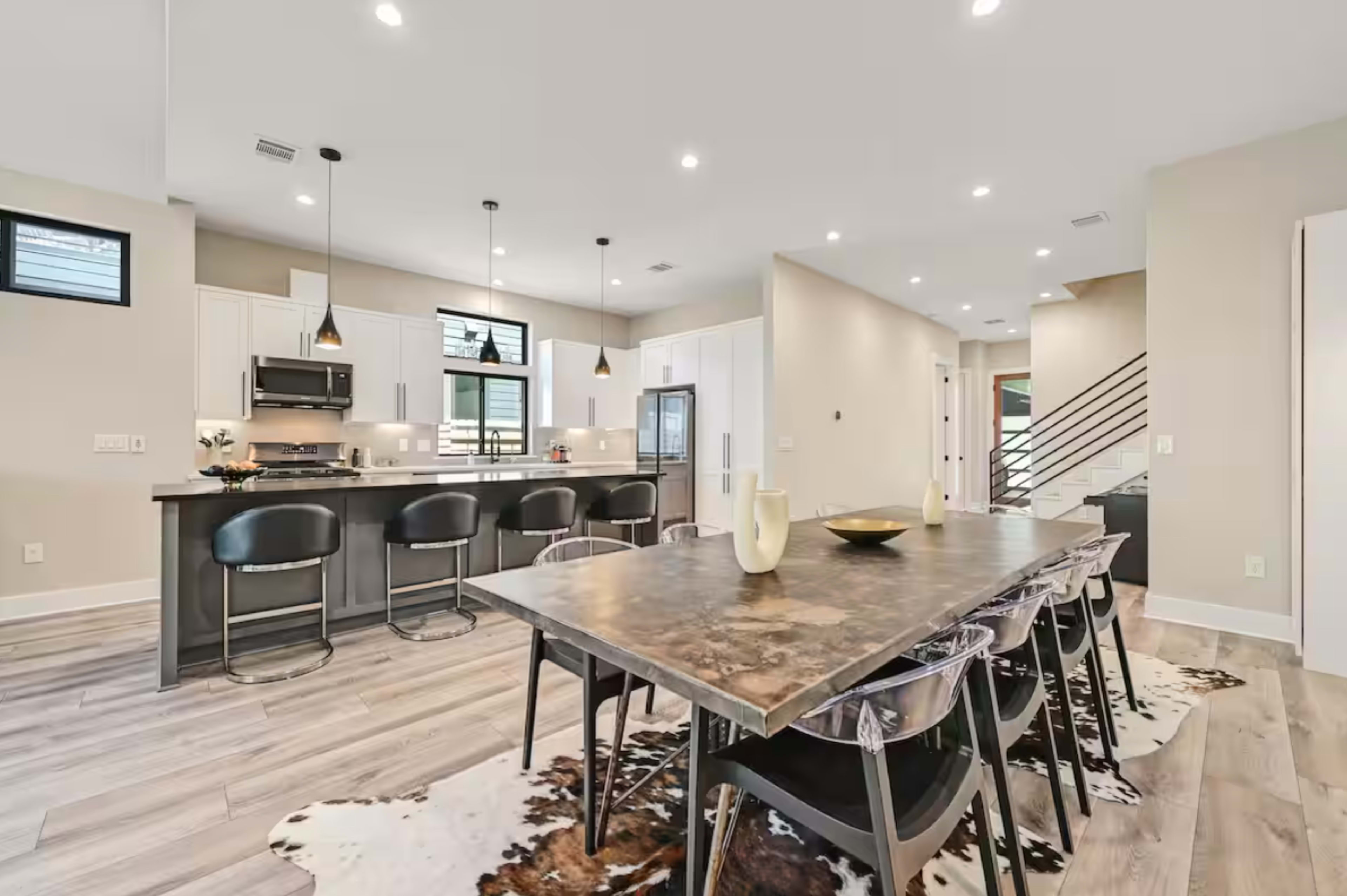 Amazing Modern Retreat | Work & Play Image in MLK-183, Austin, TX