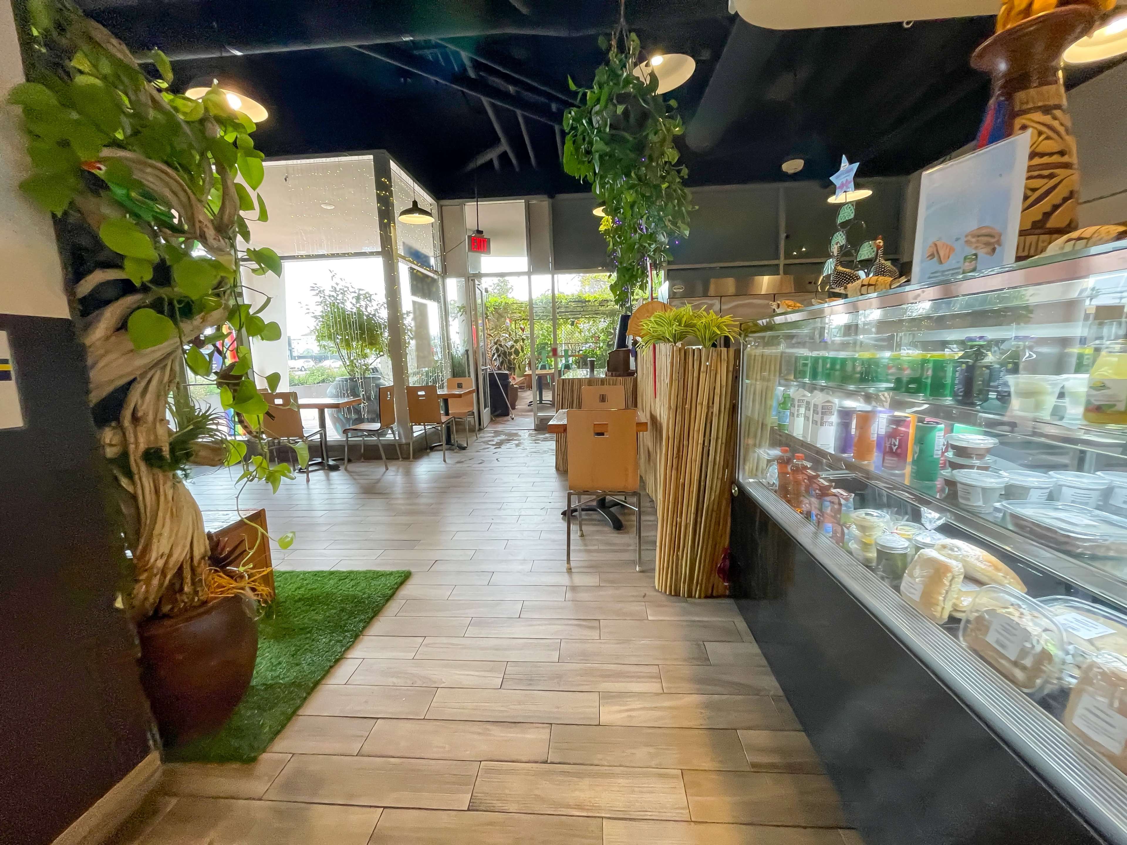 Spacious Tropical Cafe Image in North Hollywood, North Hollywood, CA