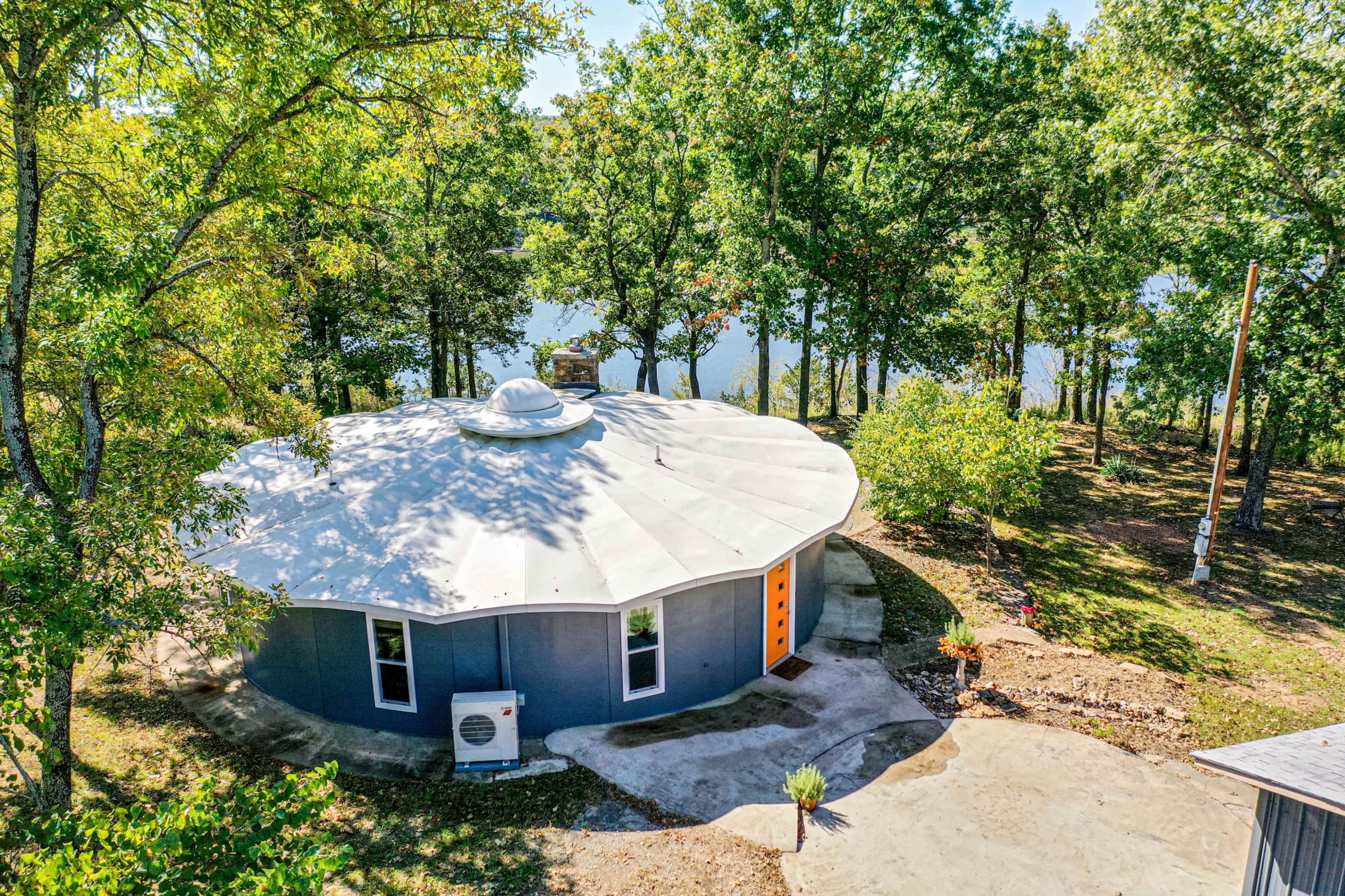 Unique, Round Mid-Century Lake Home Image in White River Township, Shell Knob, MO