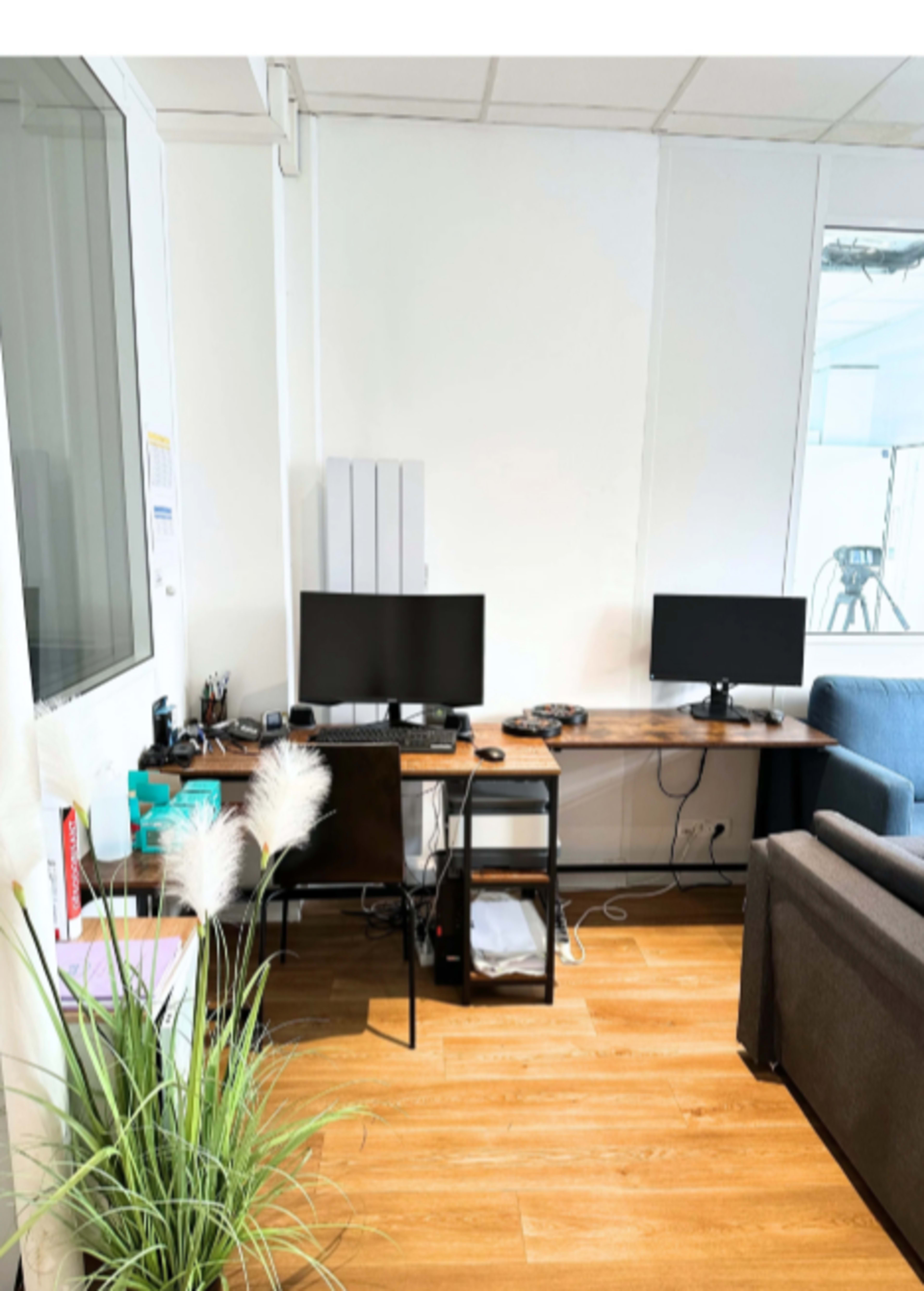 Un studio de quatorze salles séparées entièrement équipées Image in Roquette, Paris, 
