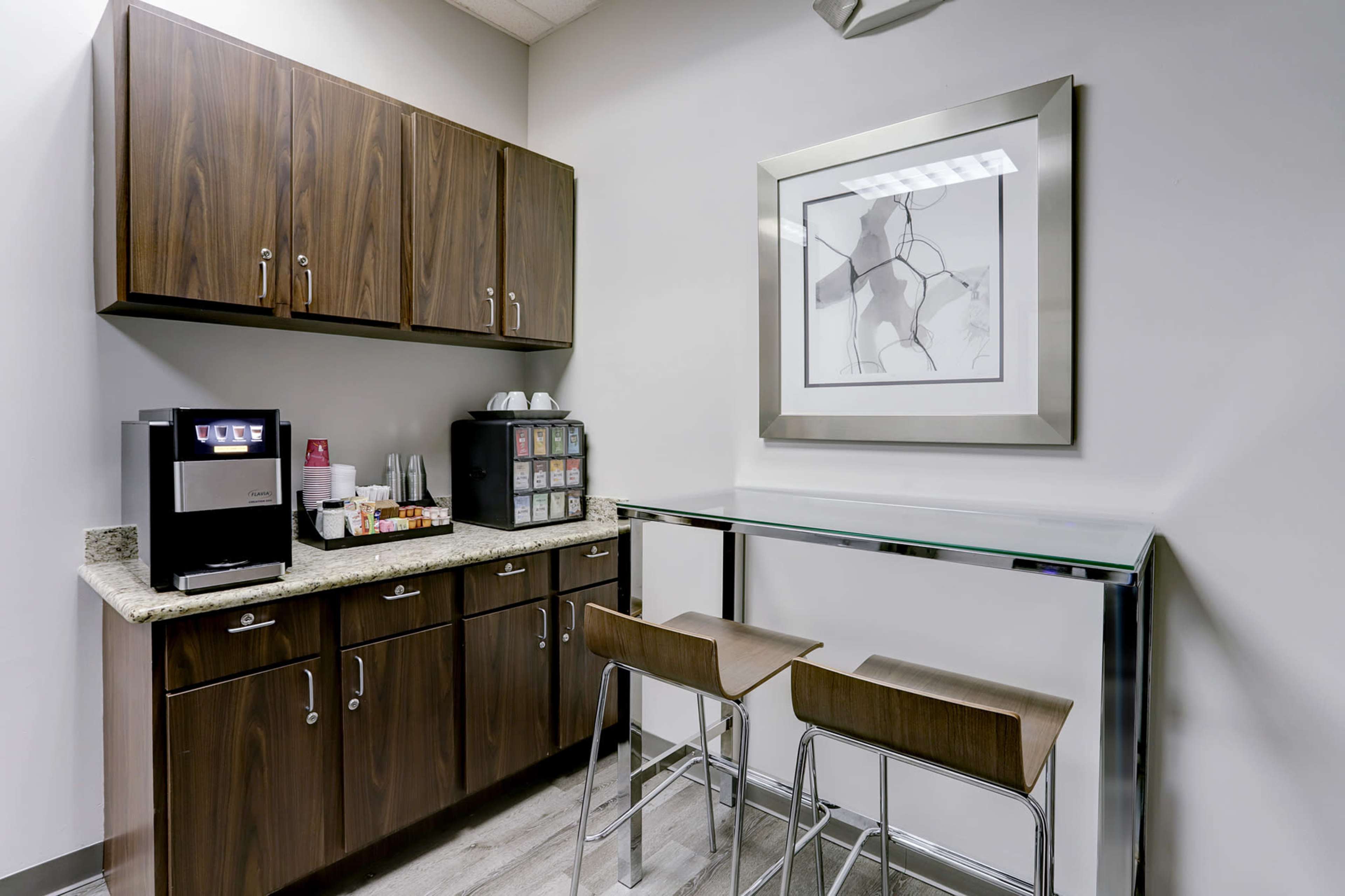 Cozy 4 Person Meeting Room w/ Whiteboard in Katy Image in , Katy, TX