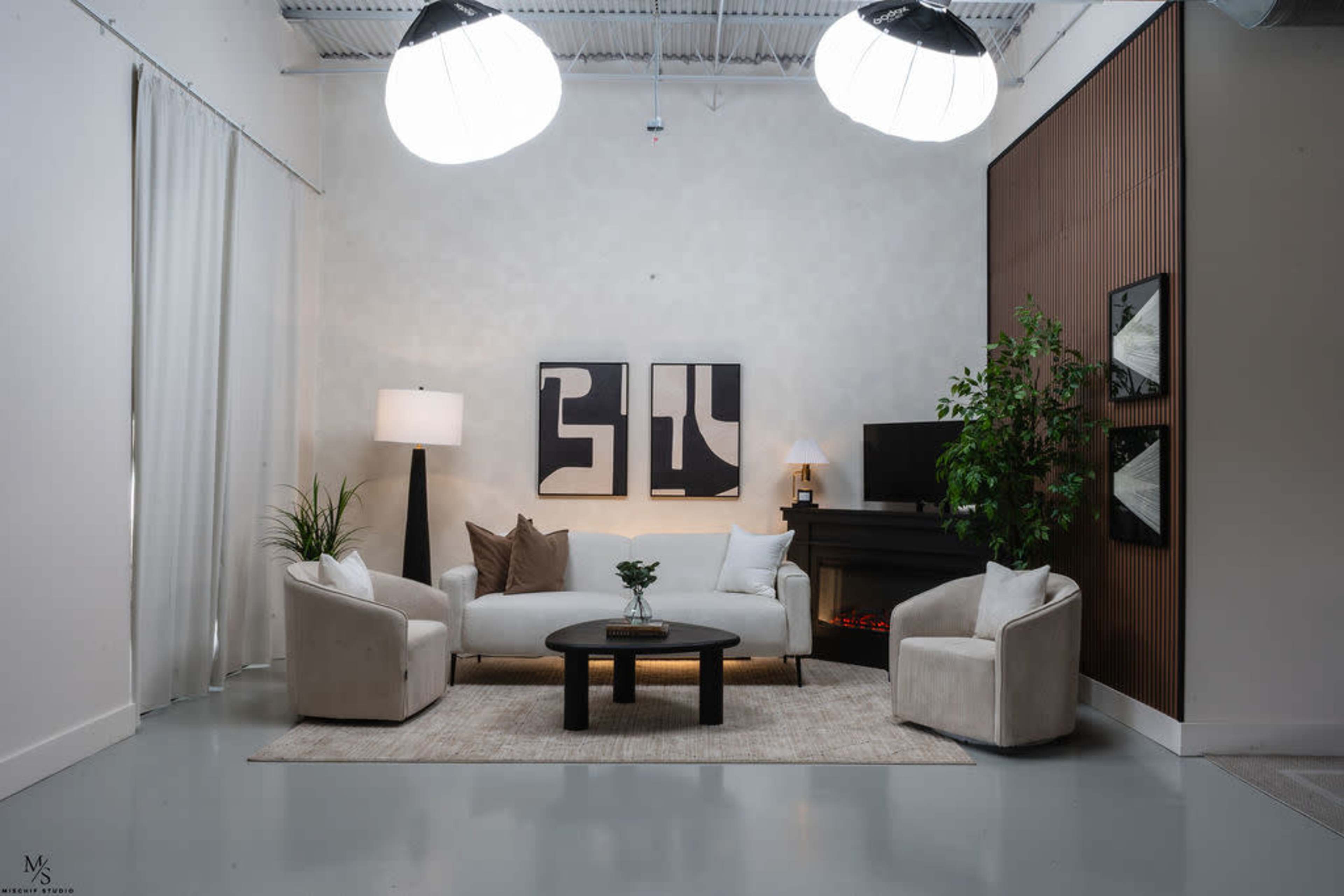 NEW Pre-lit Content Studio for Video, Photos + Podcasts Image in Lazybrook / Timbergrove, Houston, TX