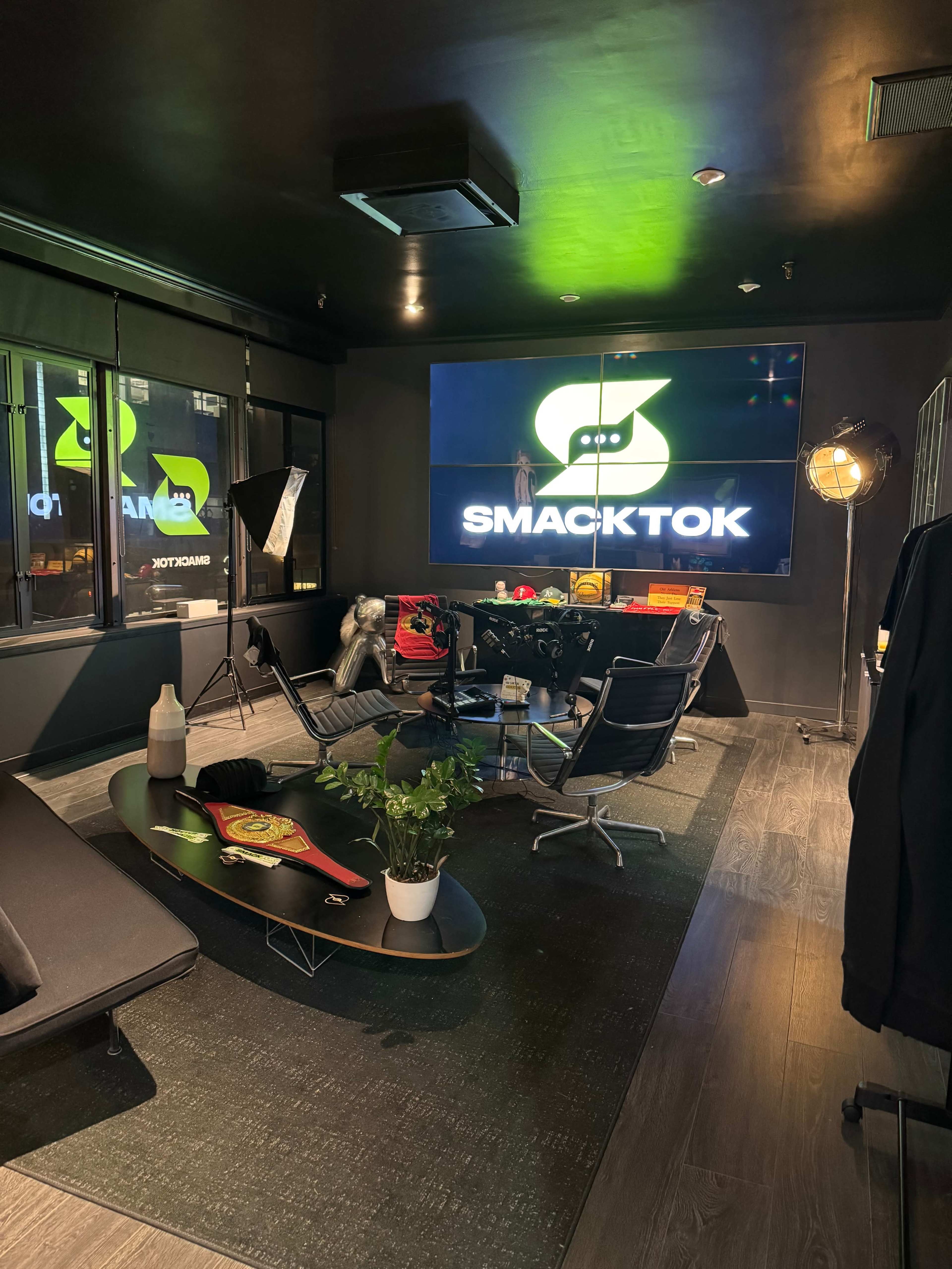 Exclusive, High-End Studio with 24/7 Access – Ideal for Aspiring Artists, Musicians & Podcasters Image in Showplace Square, san Francisco, CA