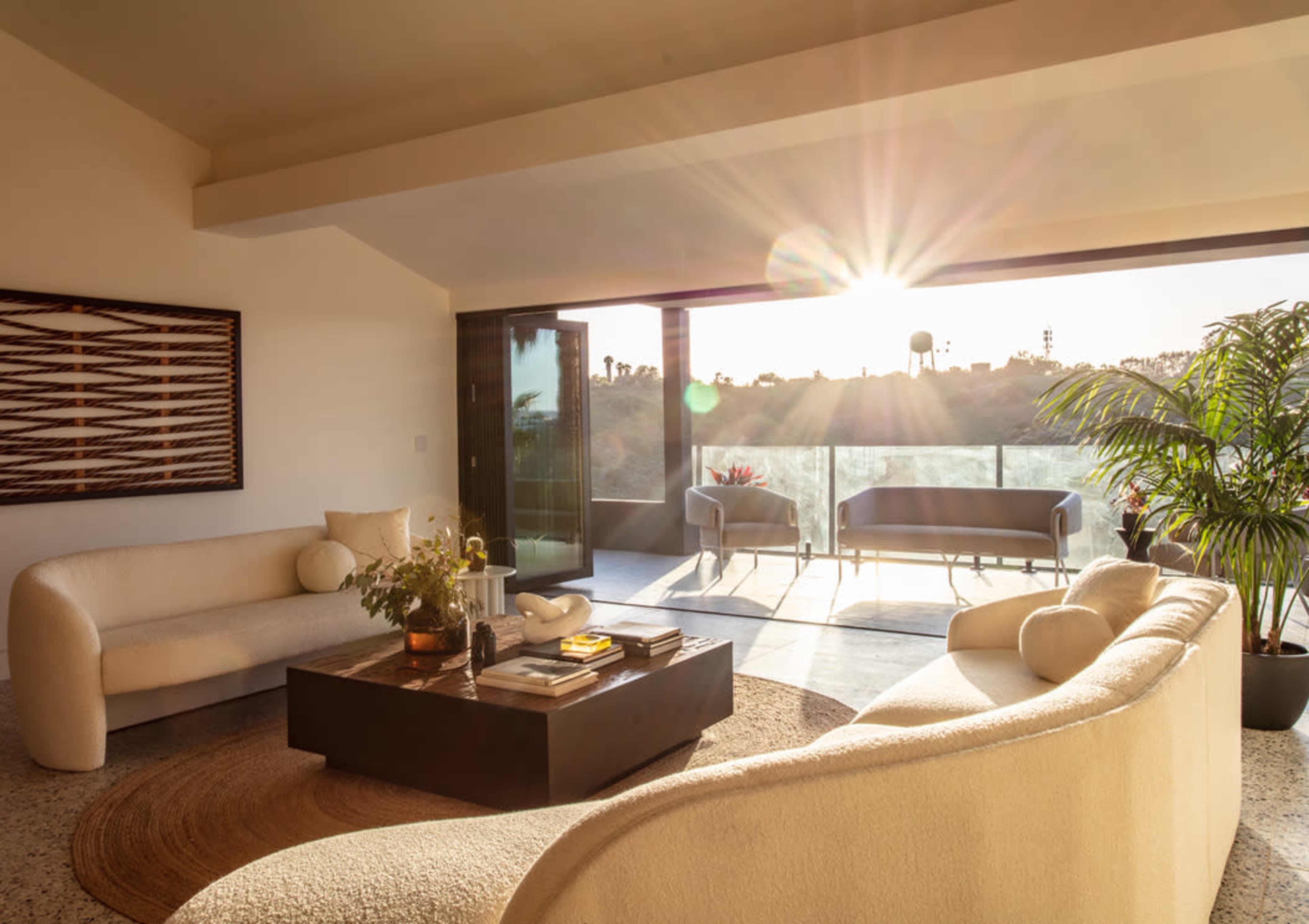 Vibey Moody, great , indoor outdoor flow  Mid City location Image in Crenshaw, Los Angeles, CA