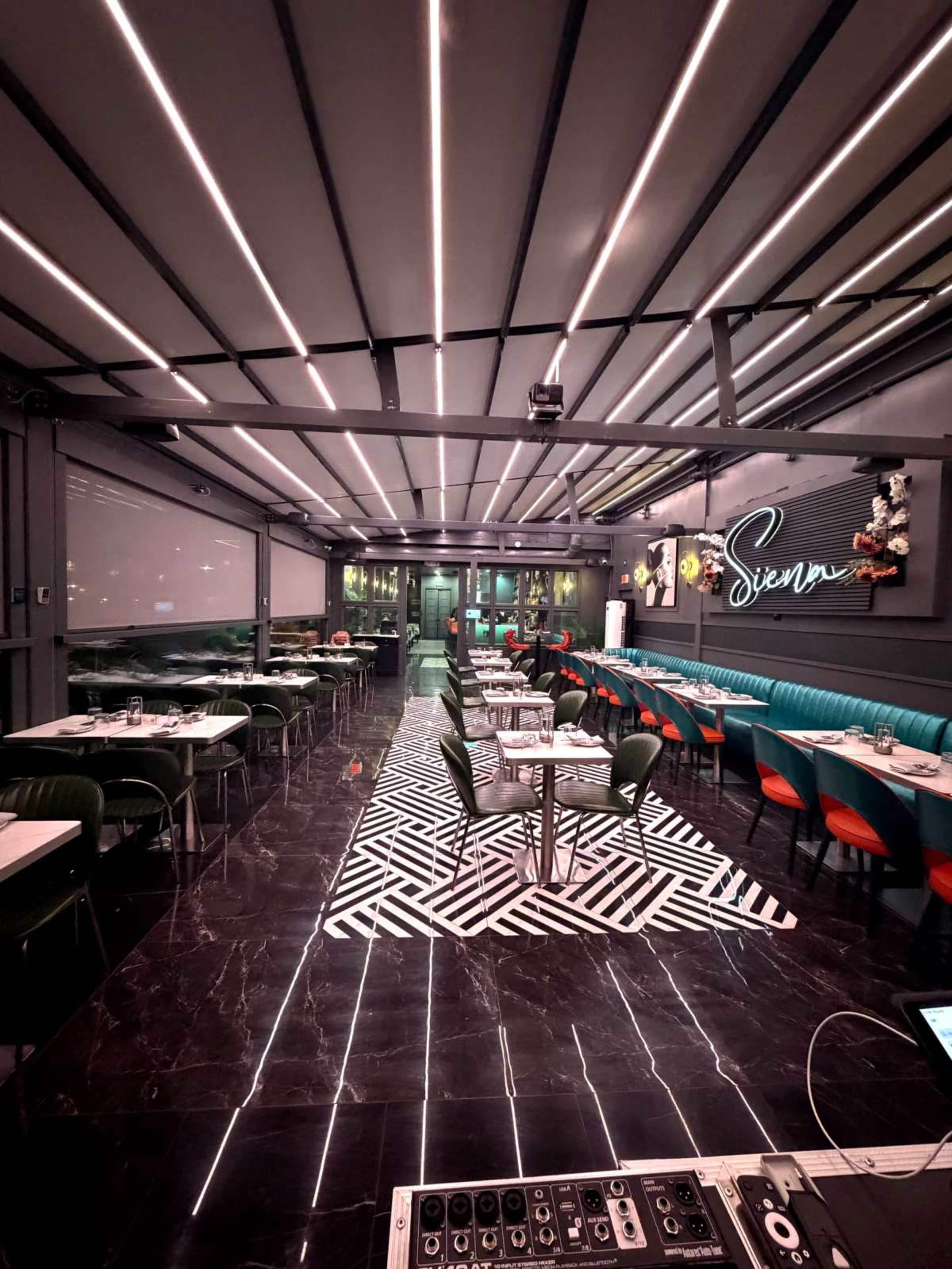 Upscale Alpharetta Restaurant with Patio & Full Bar Image in Alpharetta, Alpharetta, GA
