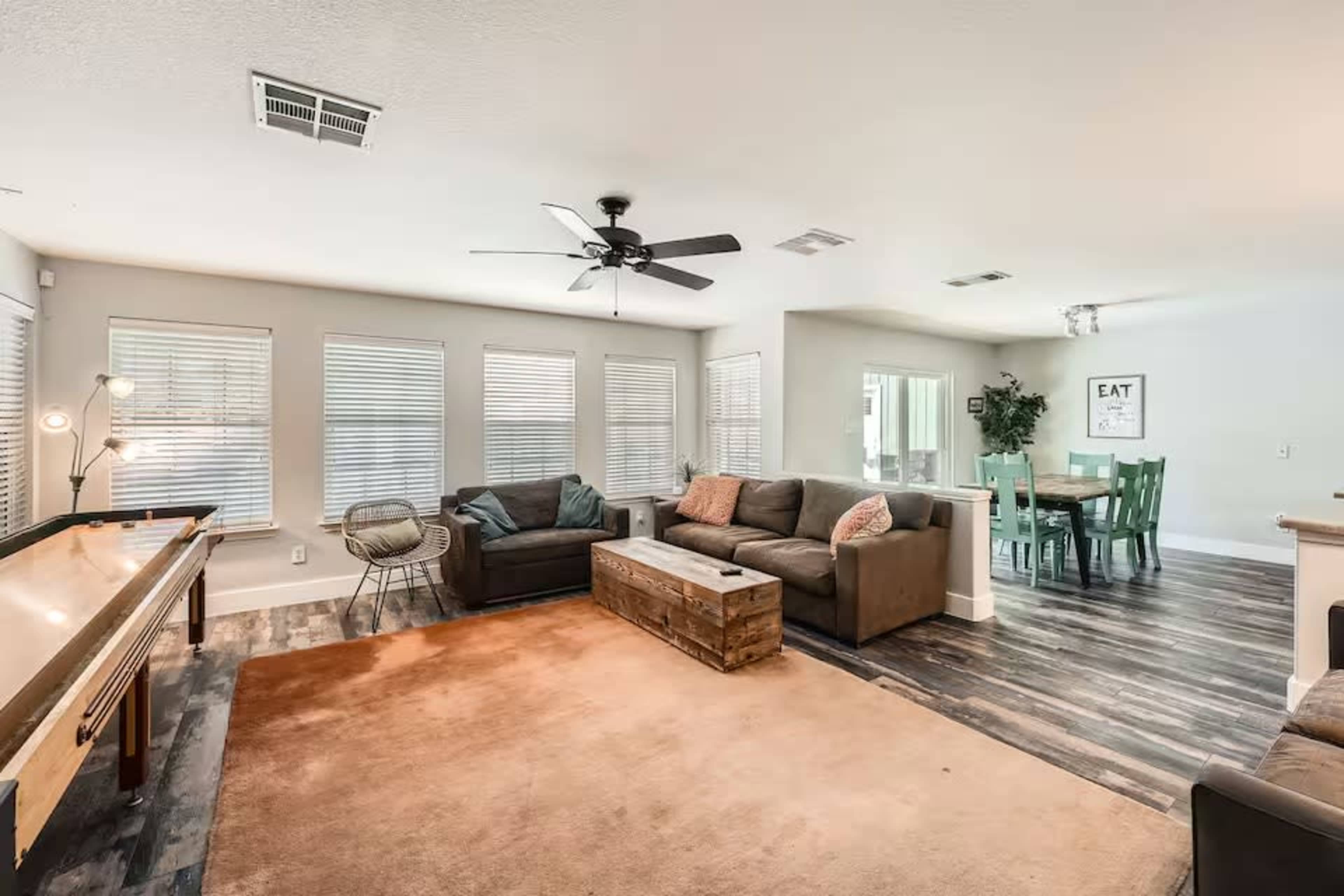 Spacious 7BR Getaway with Pool, Hot Tub & Arcades Image in Kuempel Tract Phase 1, Pflugerville, TX