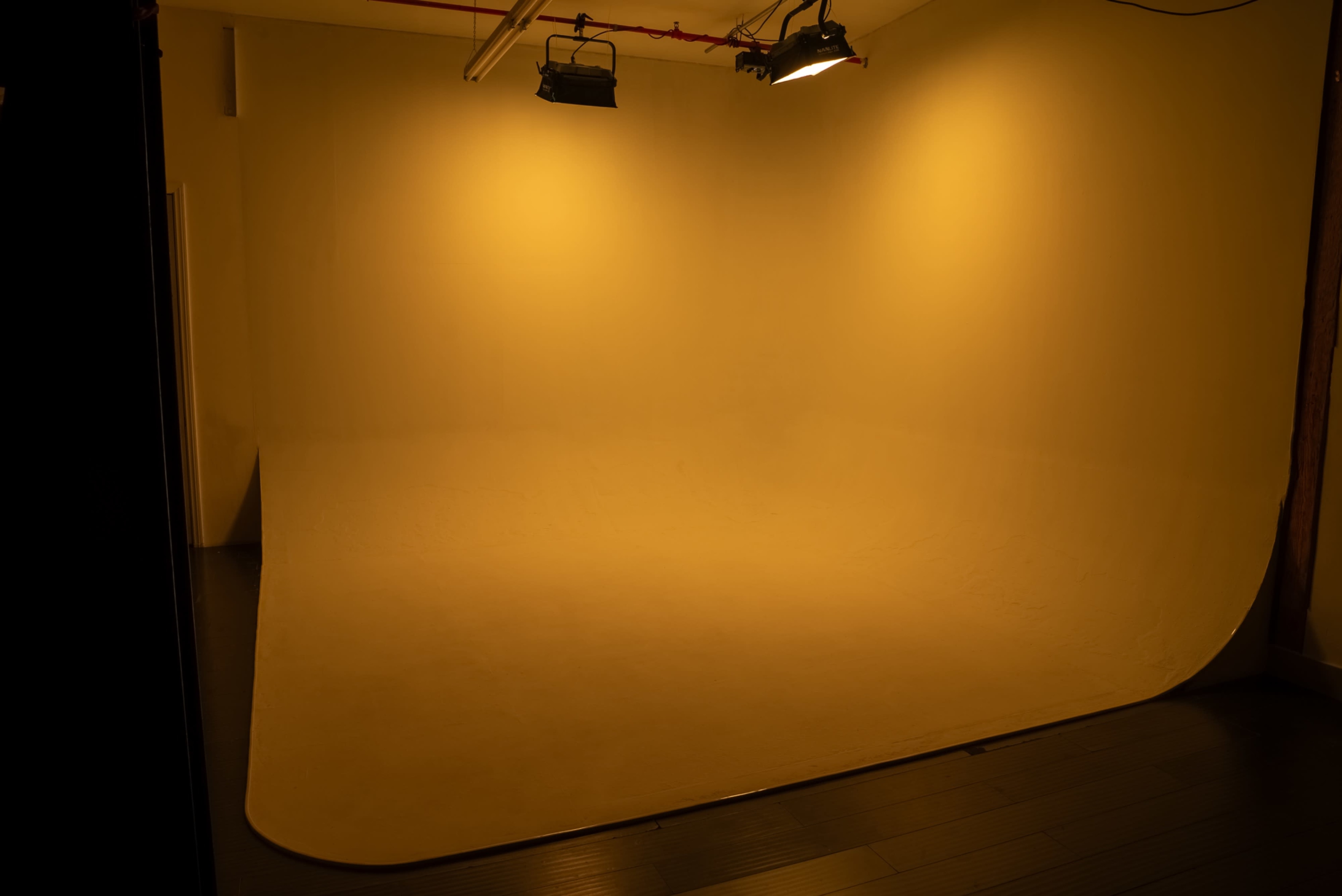 Downtown Loft Studio with AC and White Cycwall Image in Fashion District, Los Angeles, CA