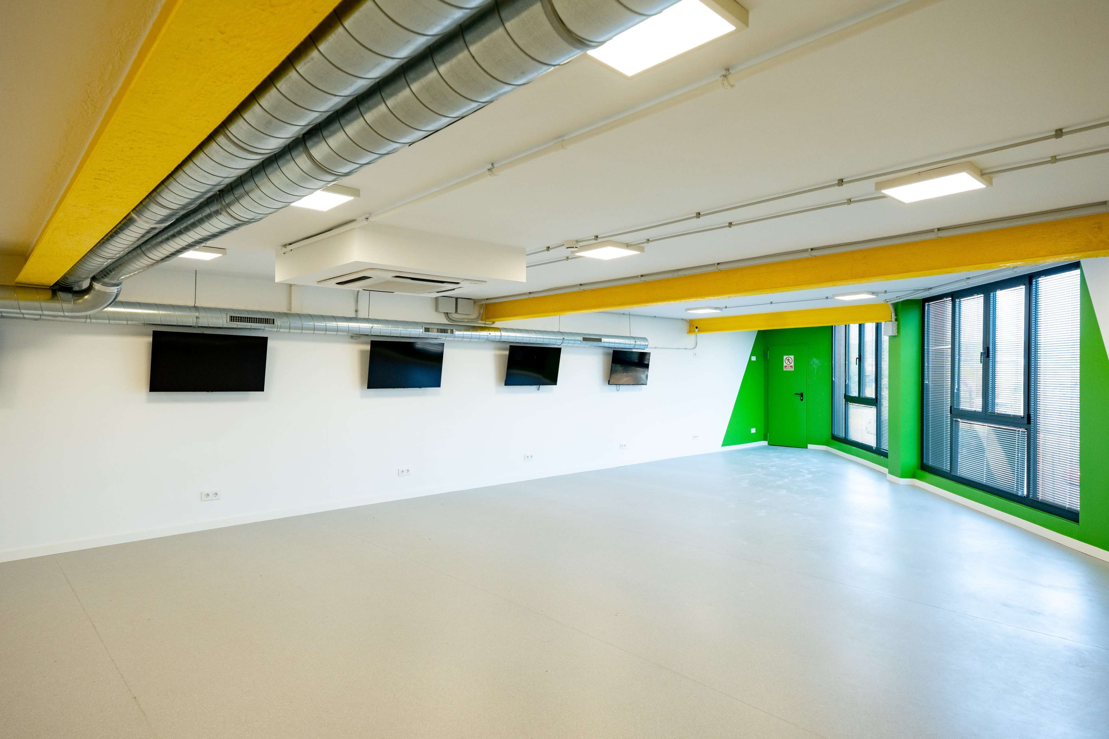 Espacio diáfano para eventos y formaciones en zona estratégica Image in , Sant Quirze del Vallès, B