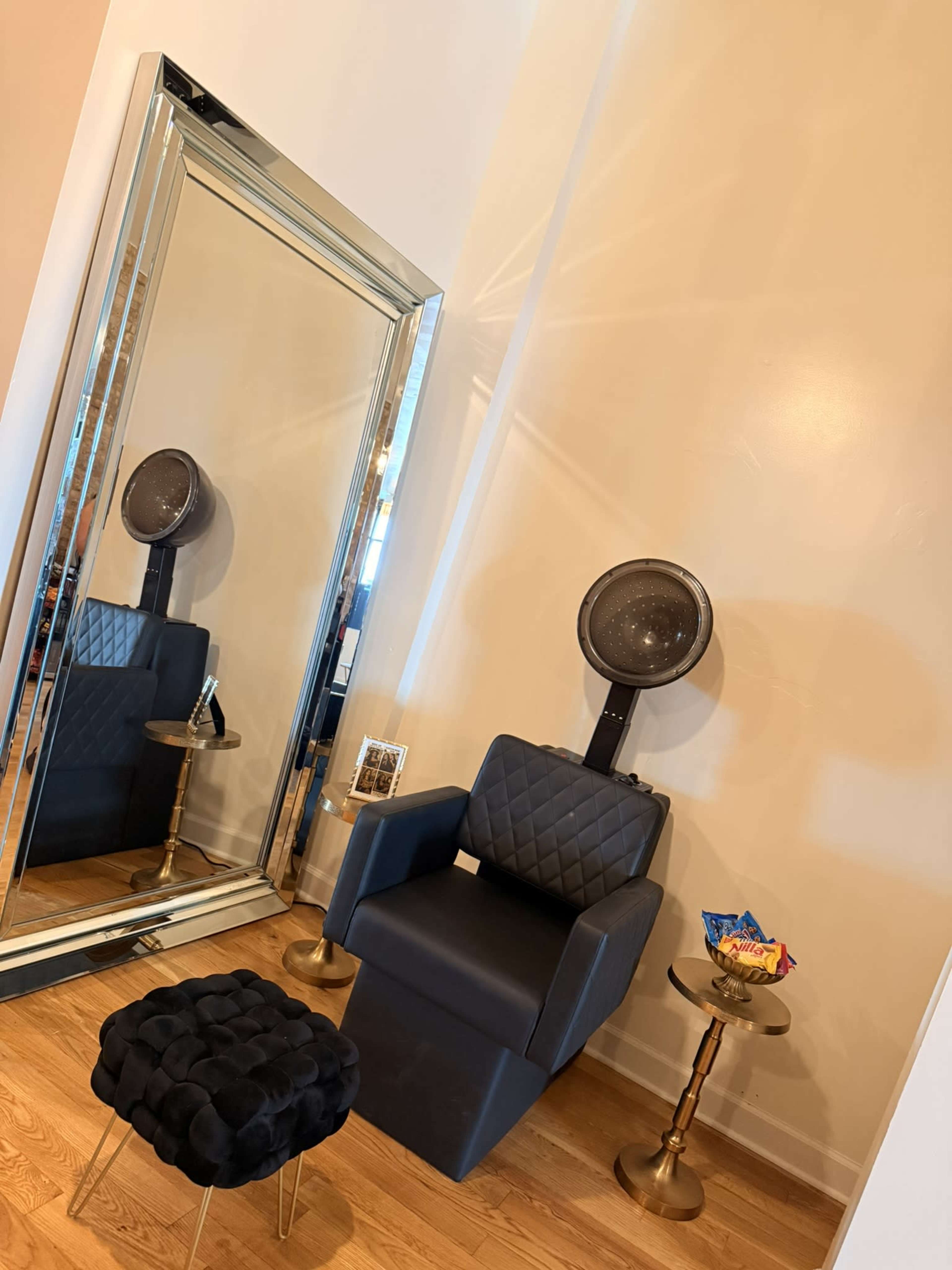 Upscale River West Meeting Space with Exposed Brick Image in West Town, Chicago, IL