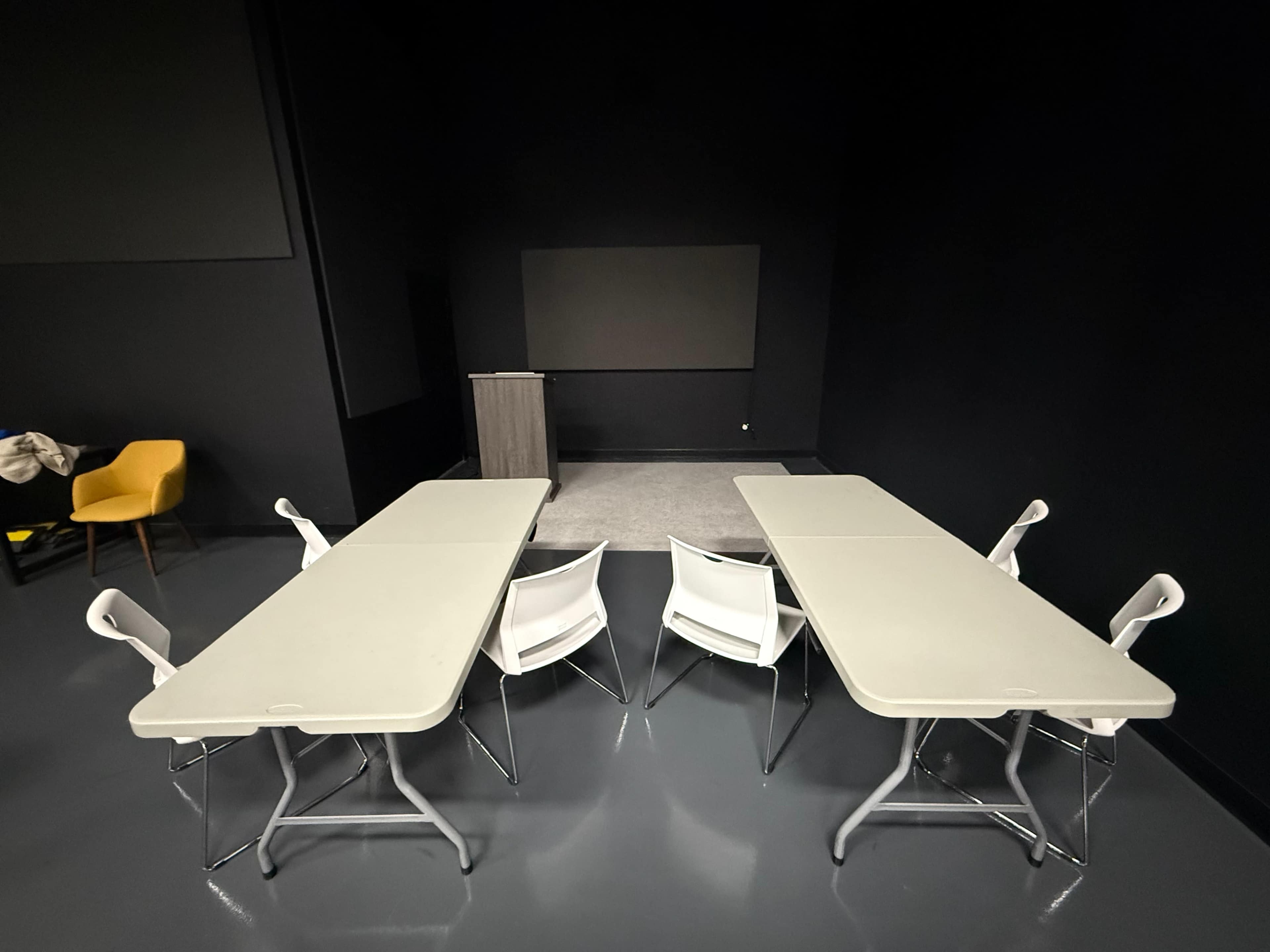 Studio with LED panel (6m x 3m or 19.69 ft x 9.84 ft) Image in Miami Springs, Miami Springs, FL