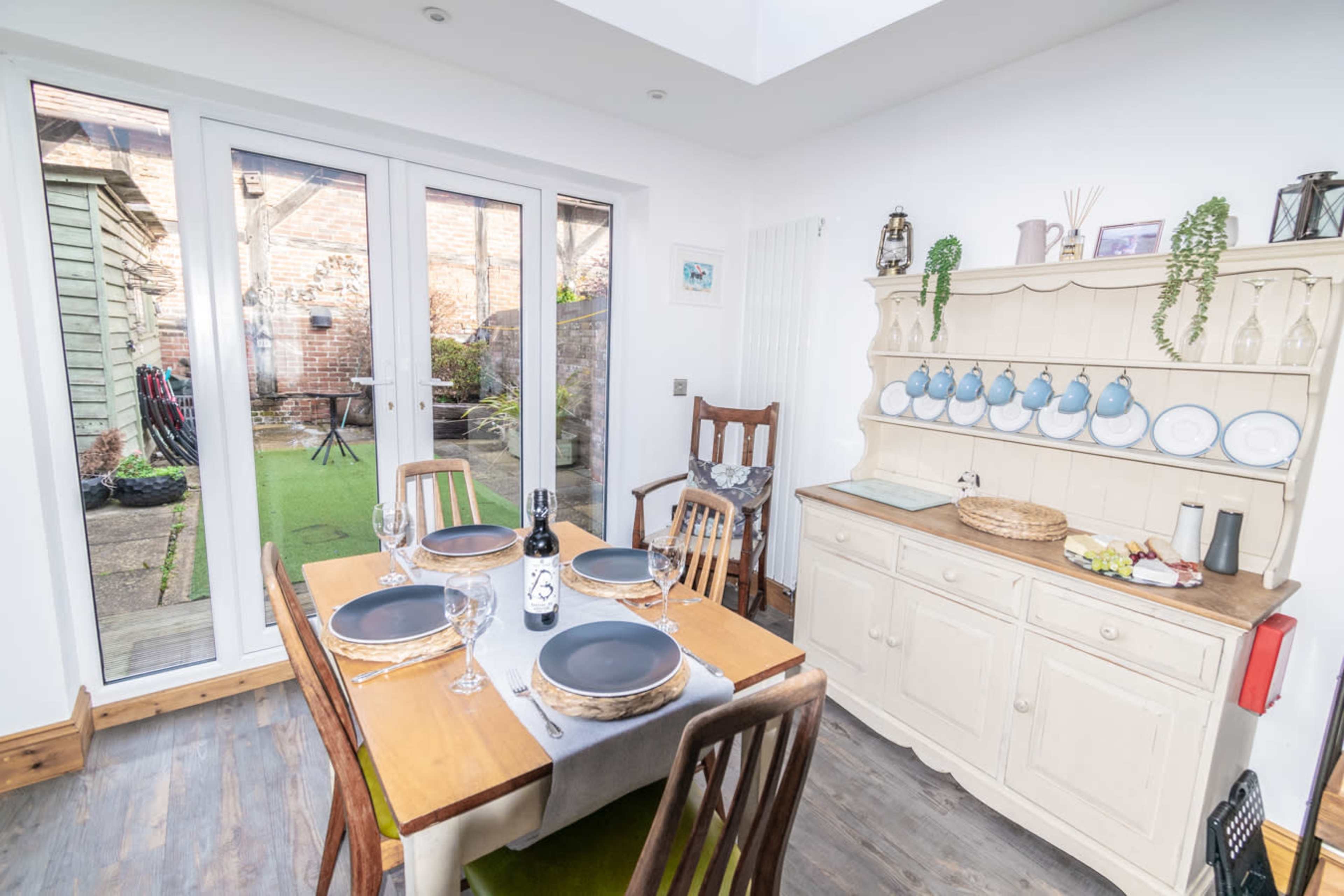 Stylish Cosy 2 BR Bright Cottage, Pet Friendly Image in Titchfield, Titchfield, ENG
