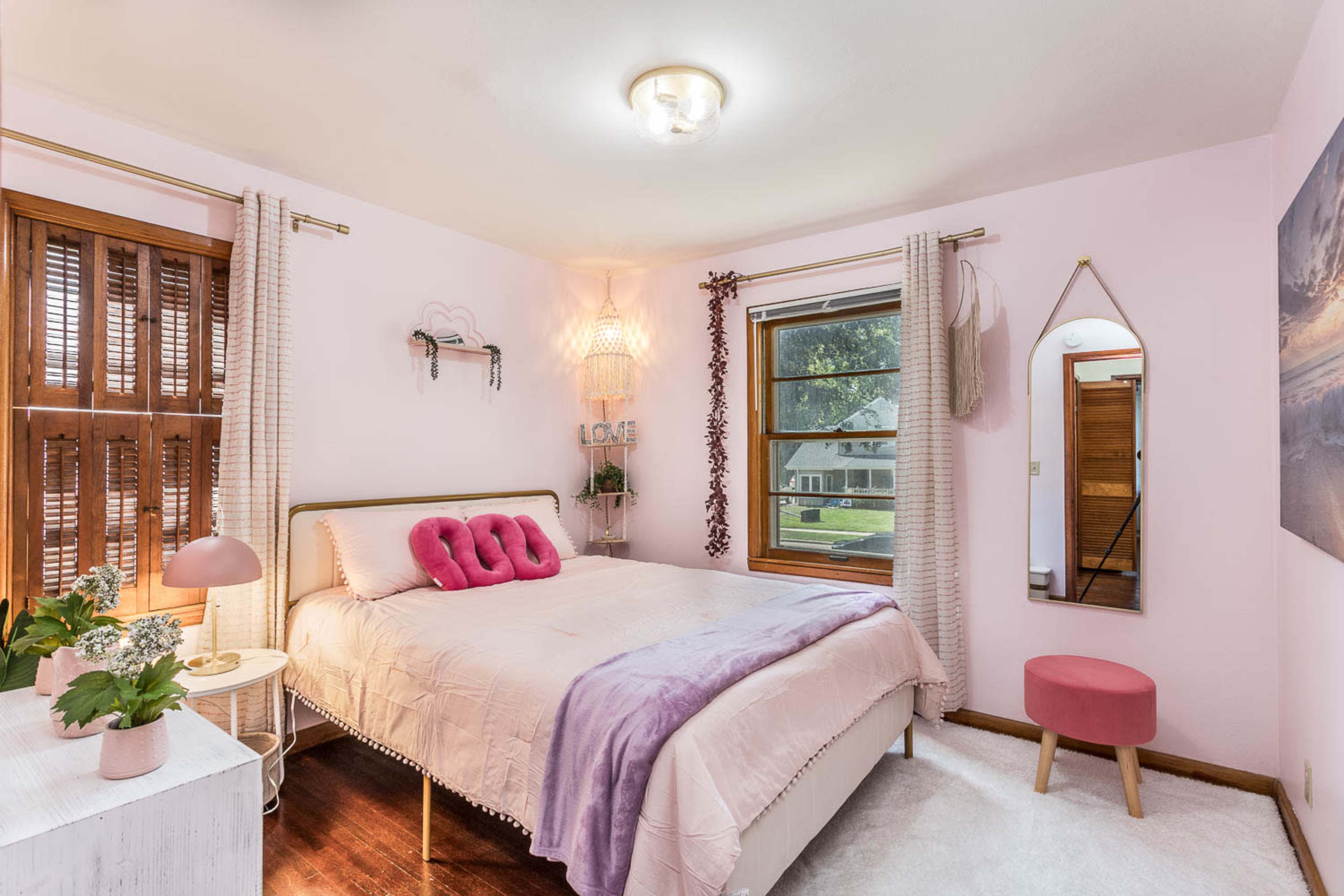 Sunlit Serenity | Near McKennan Park | Pool Table Image in Sioux Falls, Sioux Falls, SD