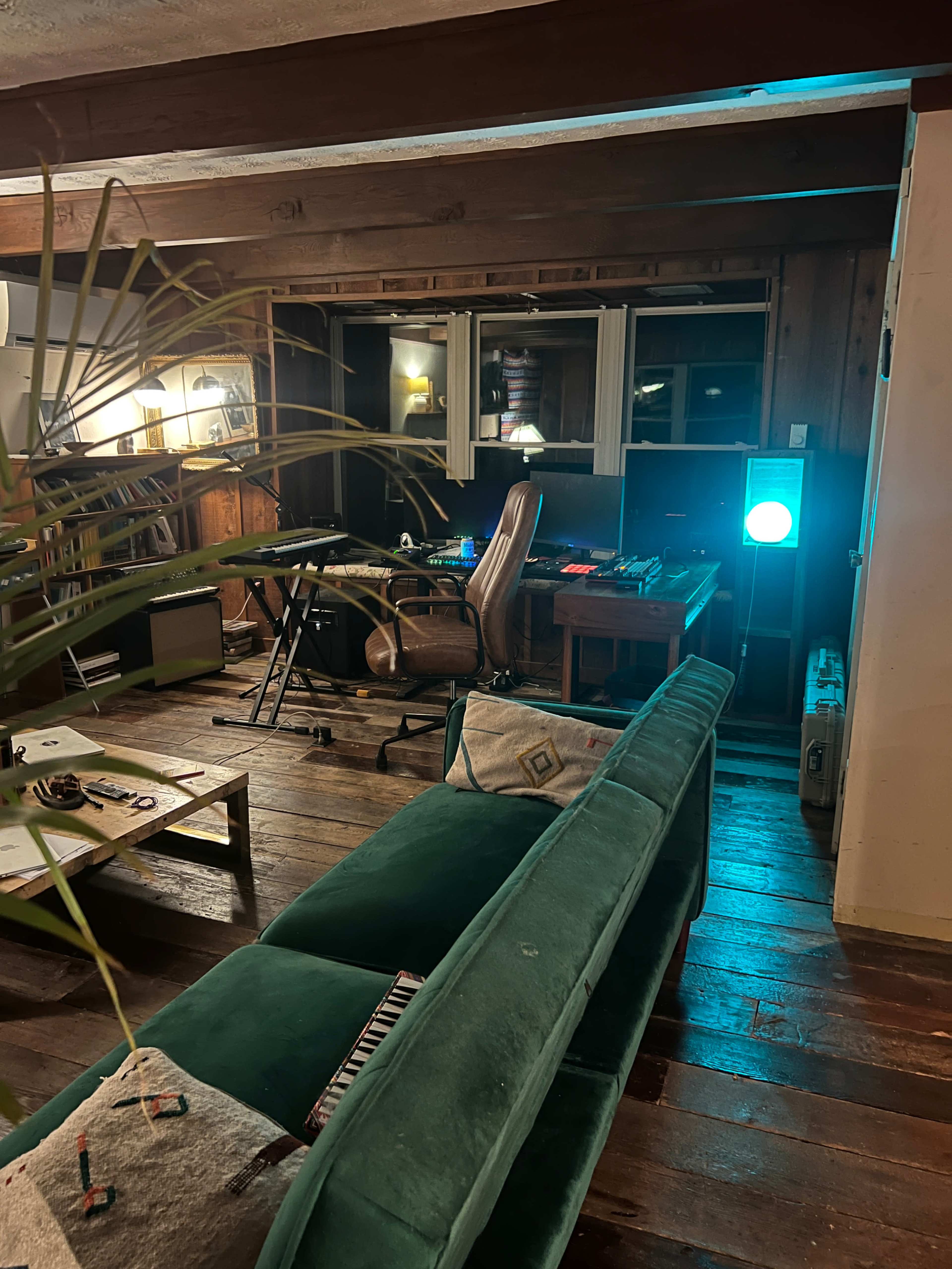 Nashville Log Cabin on 10 Acres Image in Joelton, Goodlettesville, TN