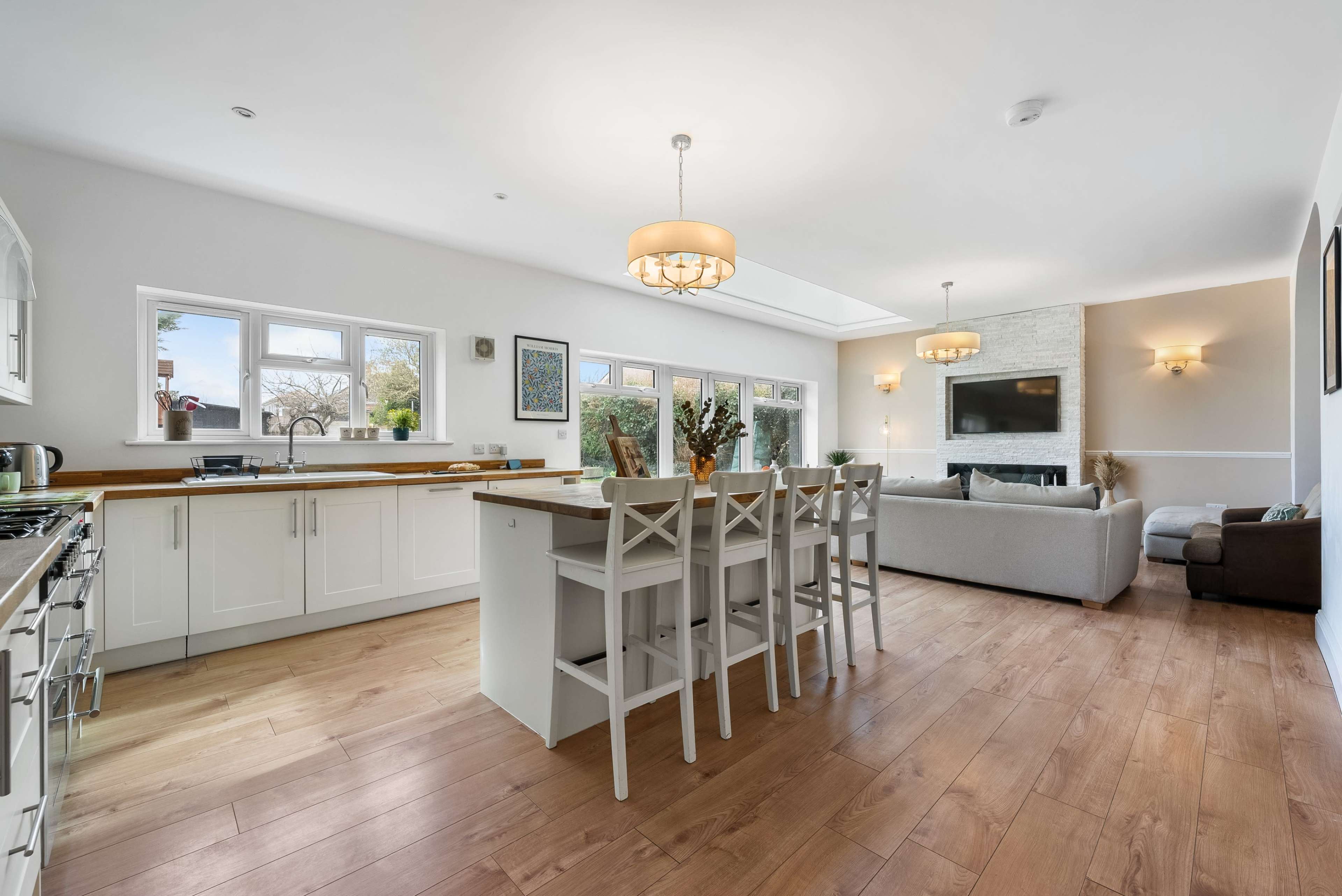 Widley Retreat Stunning 5-BR House,  w/ Private Parking Image in Widley, Widley, Hampshire, ENG