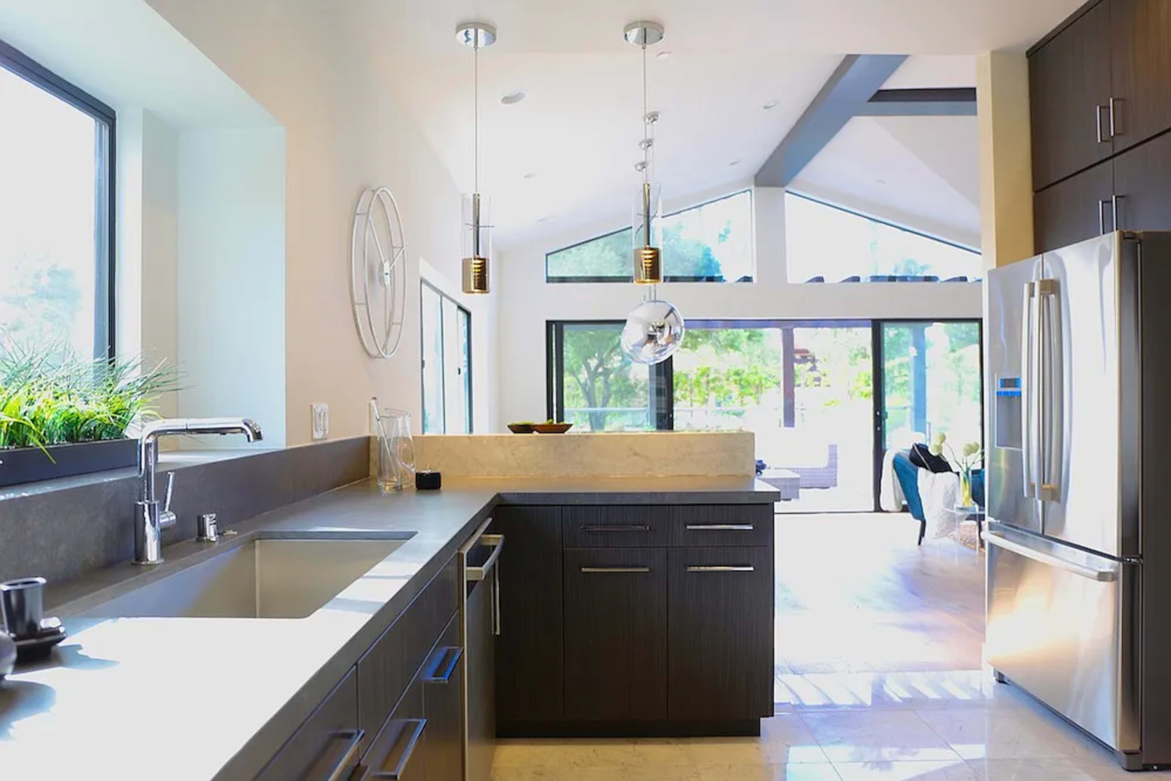 Modern Retreat with Scenic View Image in La Cañada Flintridge, La Canada, CA