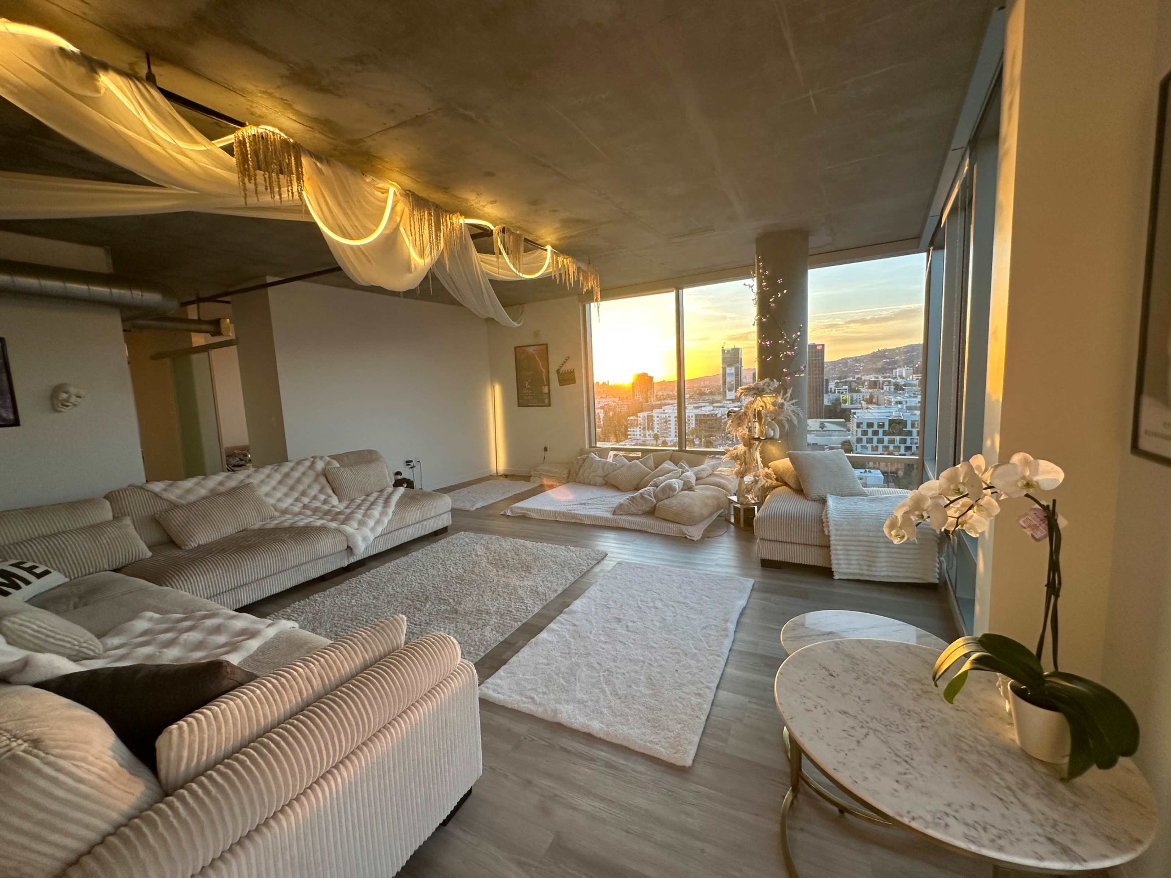 Loft with Iconic Hollywood Sign View Image in Hollywood, Los Angeles, CA