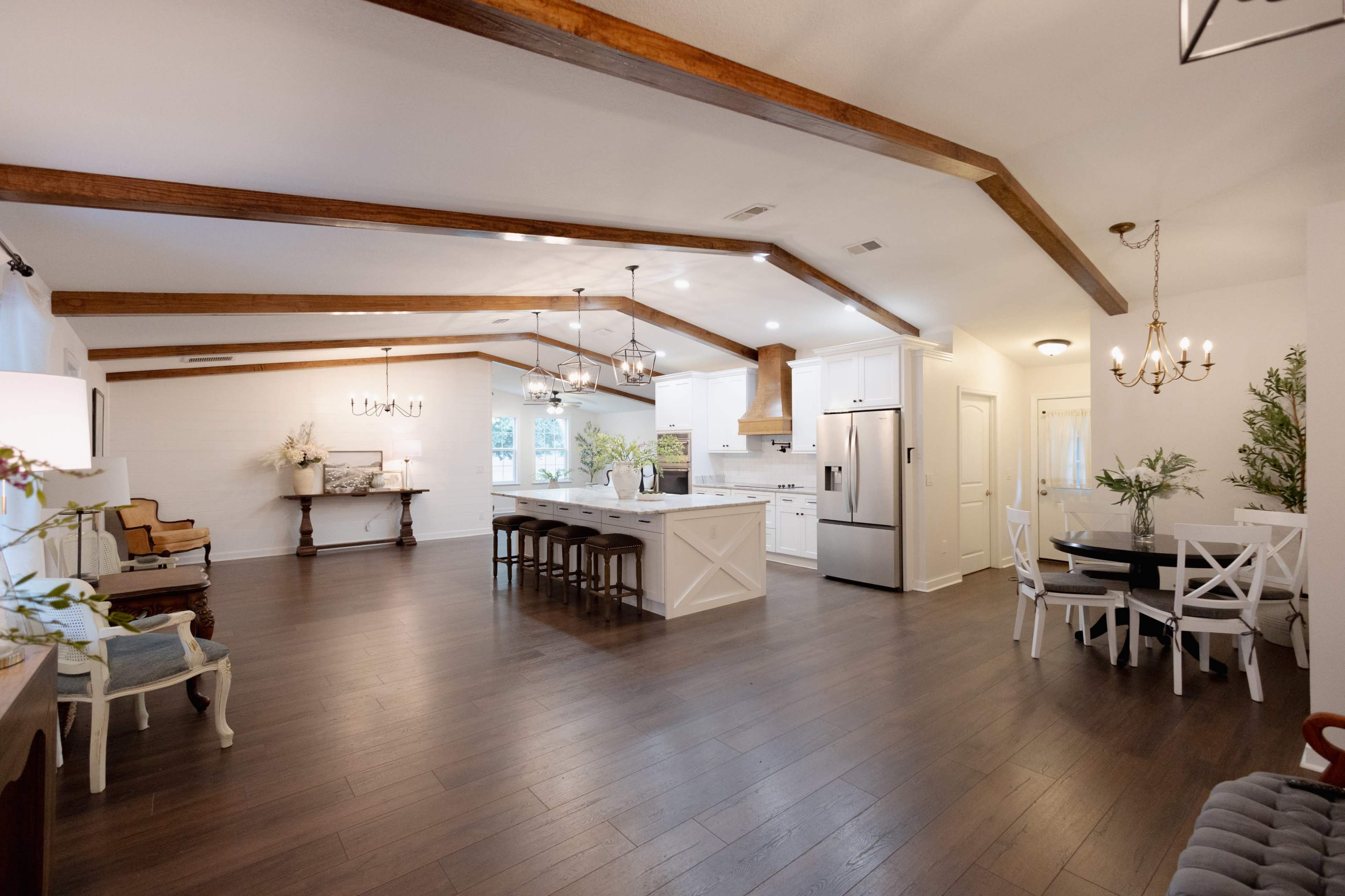 Wedding-Ready Home with Two Private Preparation Suites Image in , Plant City, FL