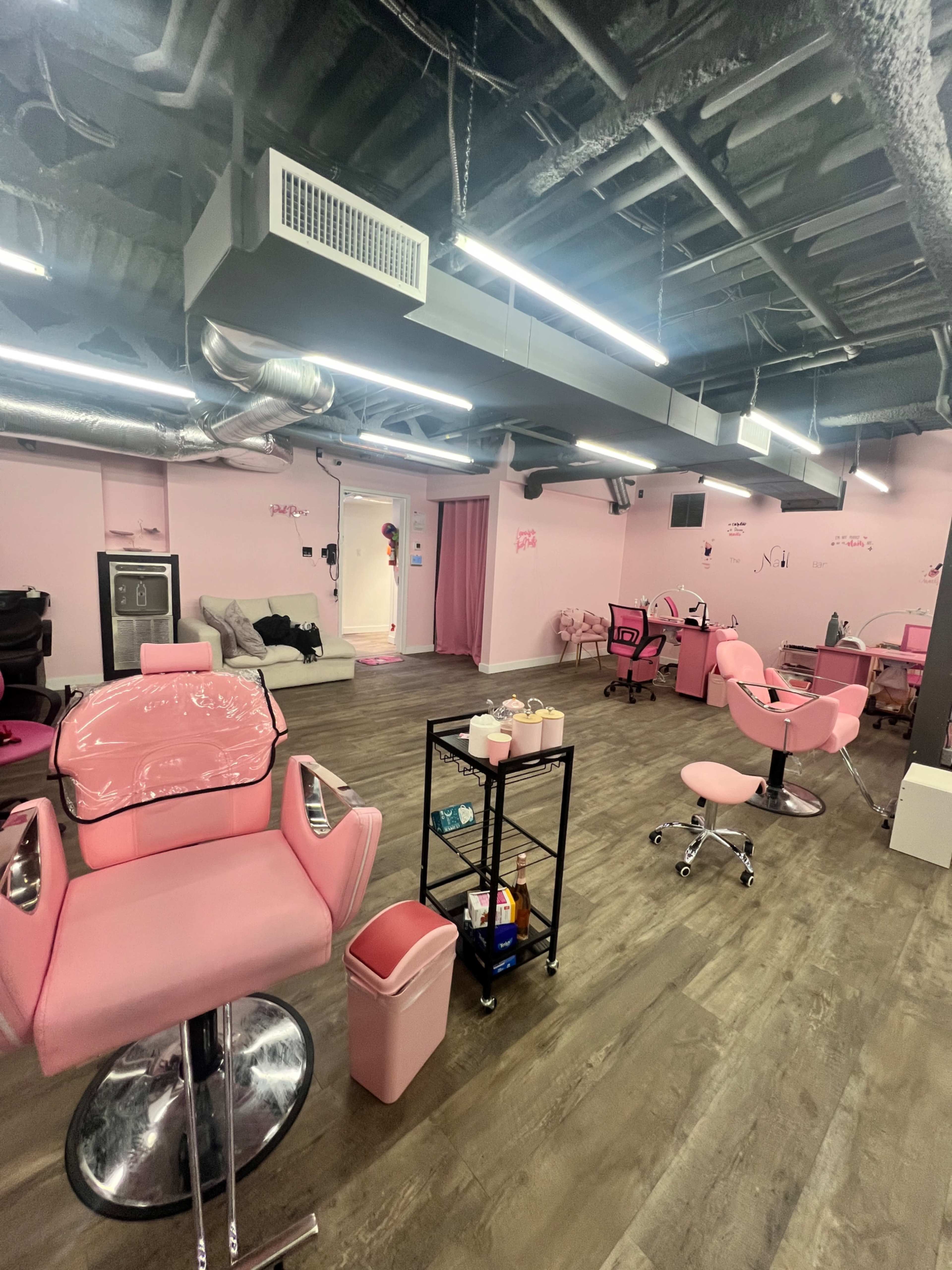 Salon Room/ chair rental in Kensington,Calgary Image in Northwest Calgary, calgary, AB