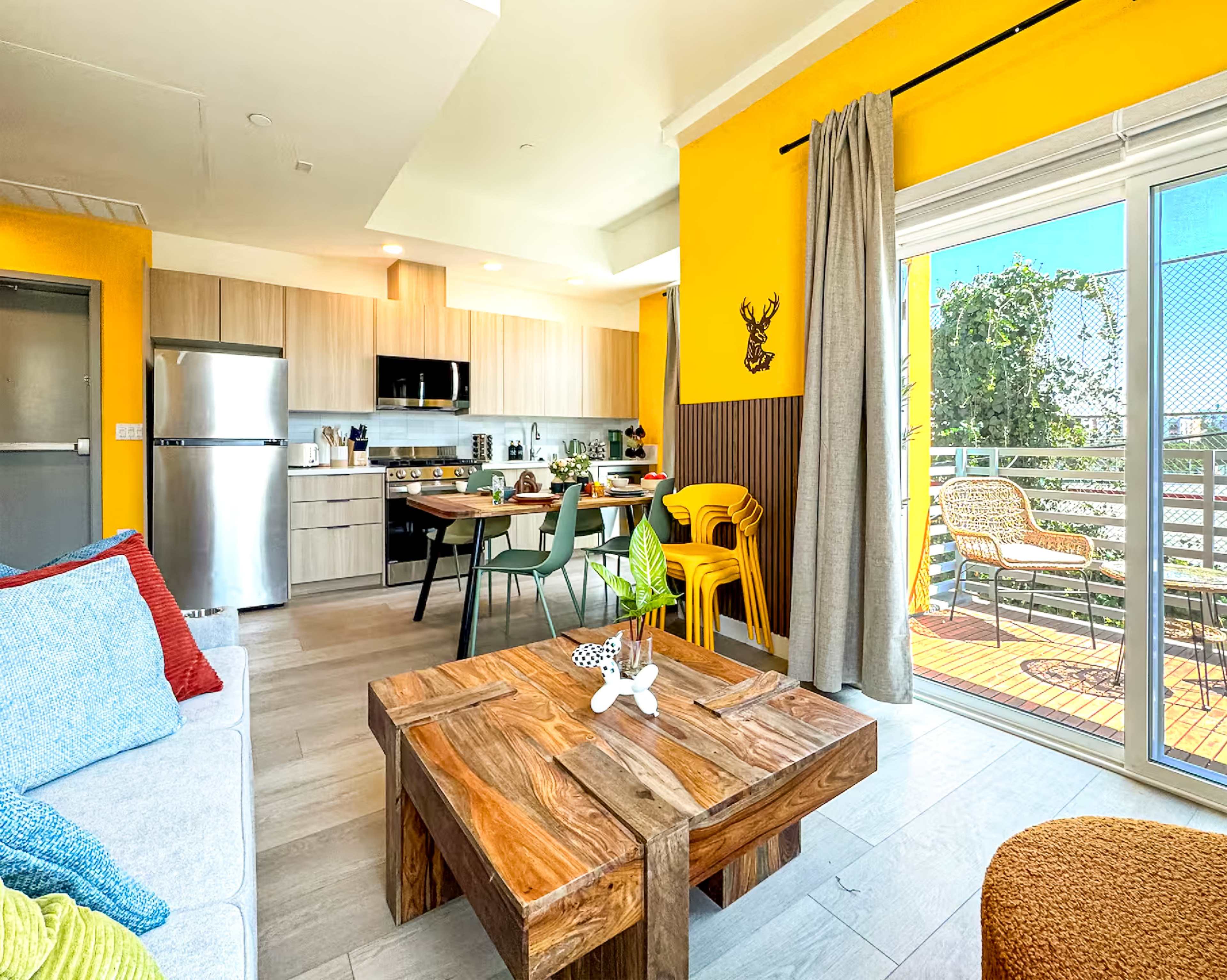 Sophisticated Contemporary Residence with Clean Aesthetic Image in Koreatown, Los Angeles, CA