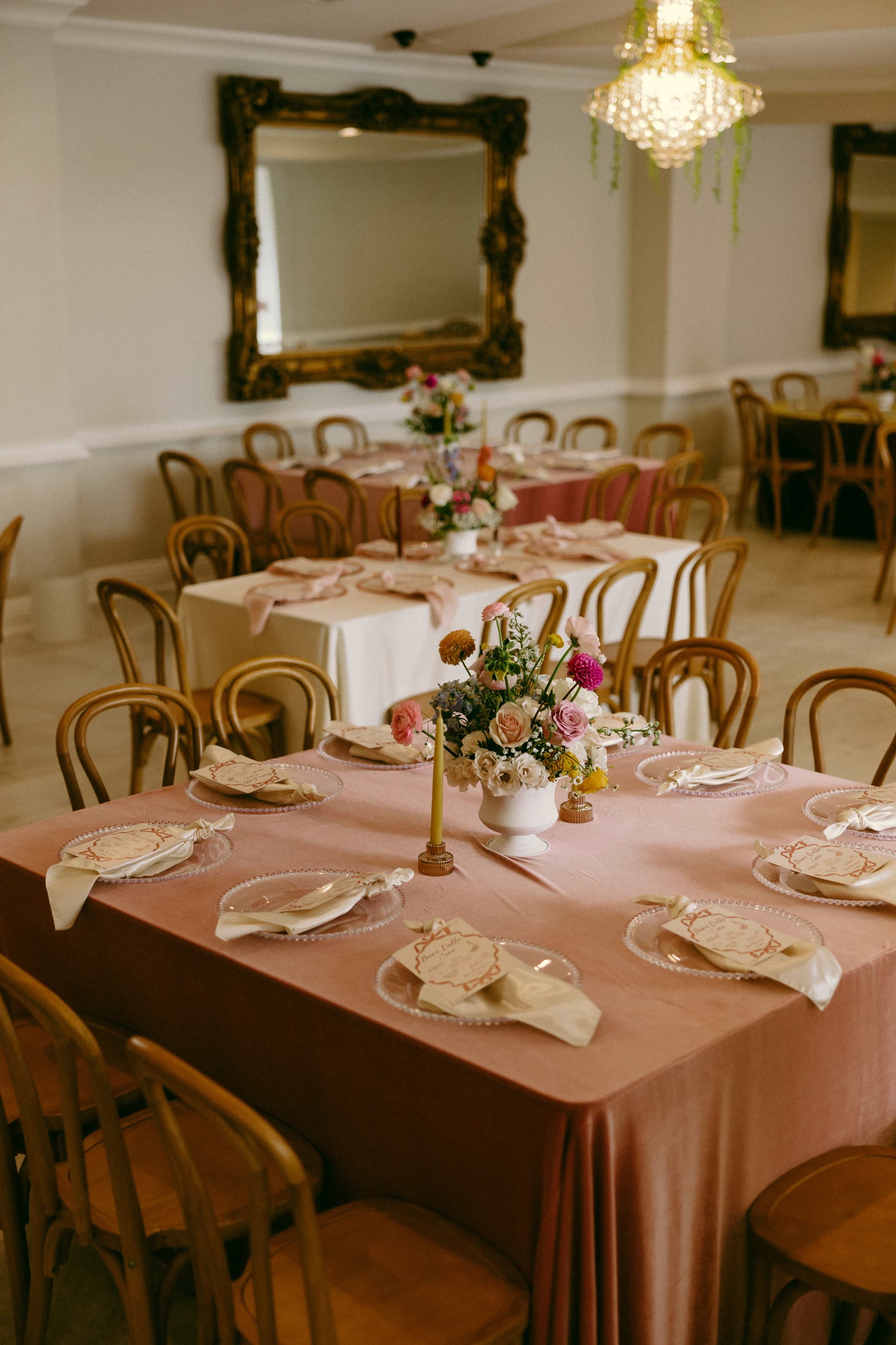 Tropical Meets Vintage — A Spacious, Multi-Look Venue for Creatives Image in Bakersfield, Bakersfield, CA