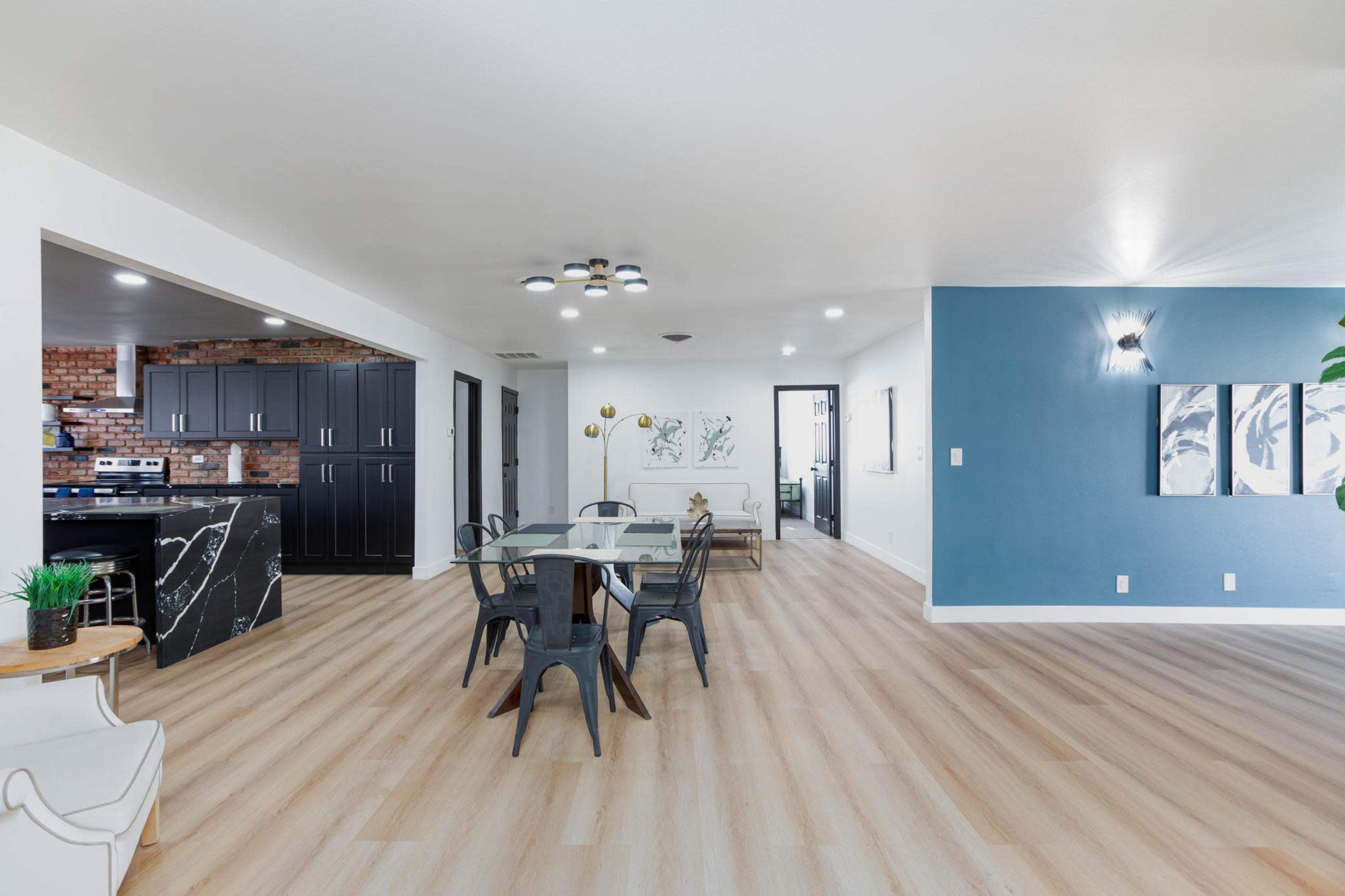 Modern Mid Century House with Swimming pool Image in Paradise, las vegas, NV
