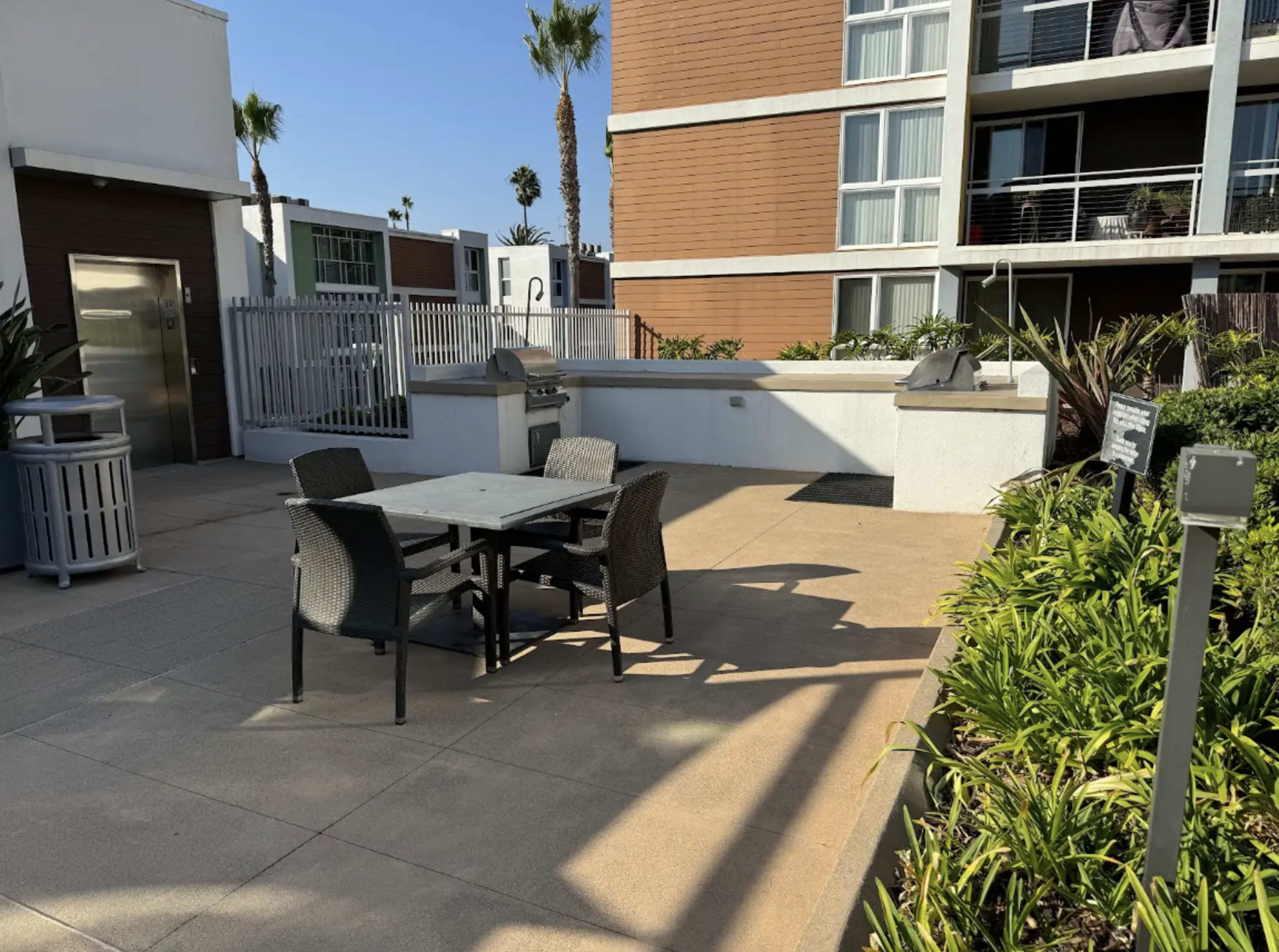 Courtyard Lounge with a Sea Breeze Image in Marina del Rey, Marina Del Rey, CA