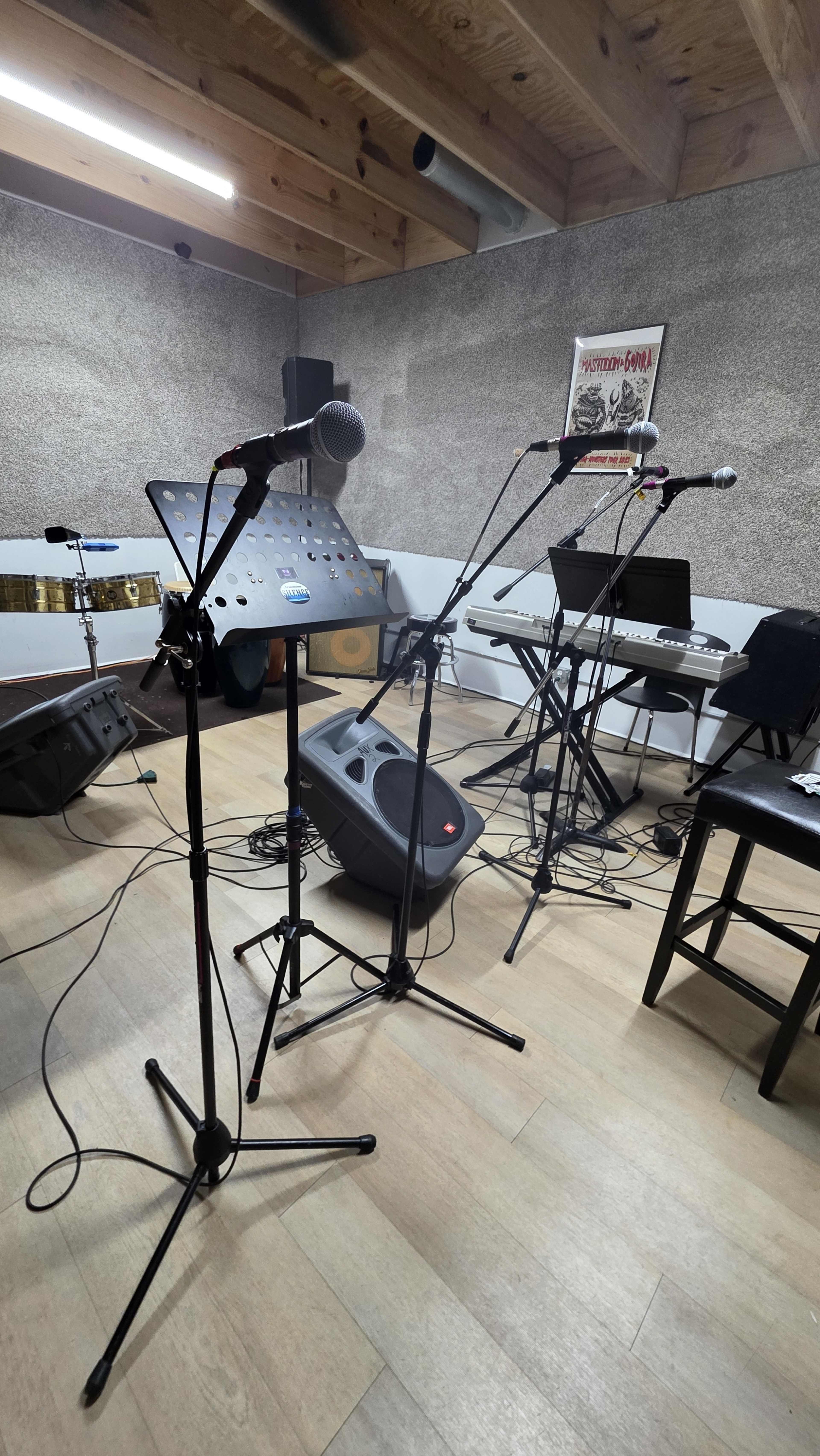 Rehearsal studio on Beltway 8 and 290. (NORTHWEST AREA) Image in Carverdale, Houston, TX