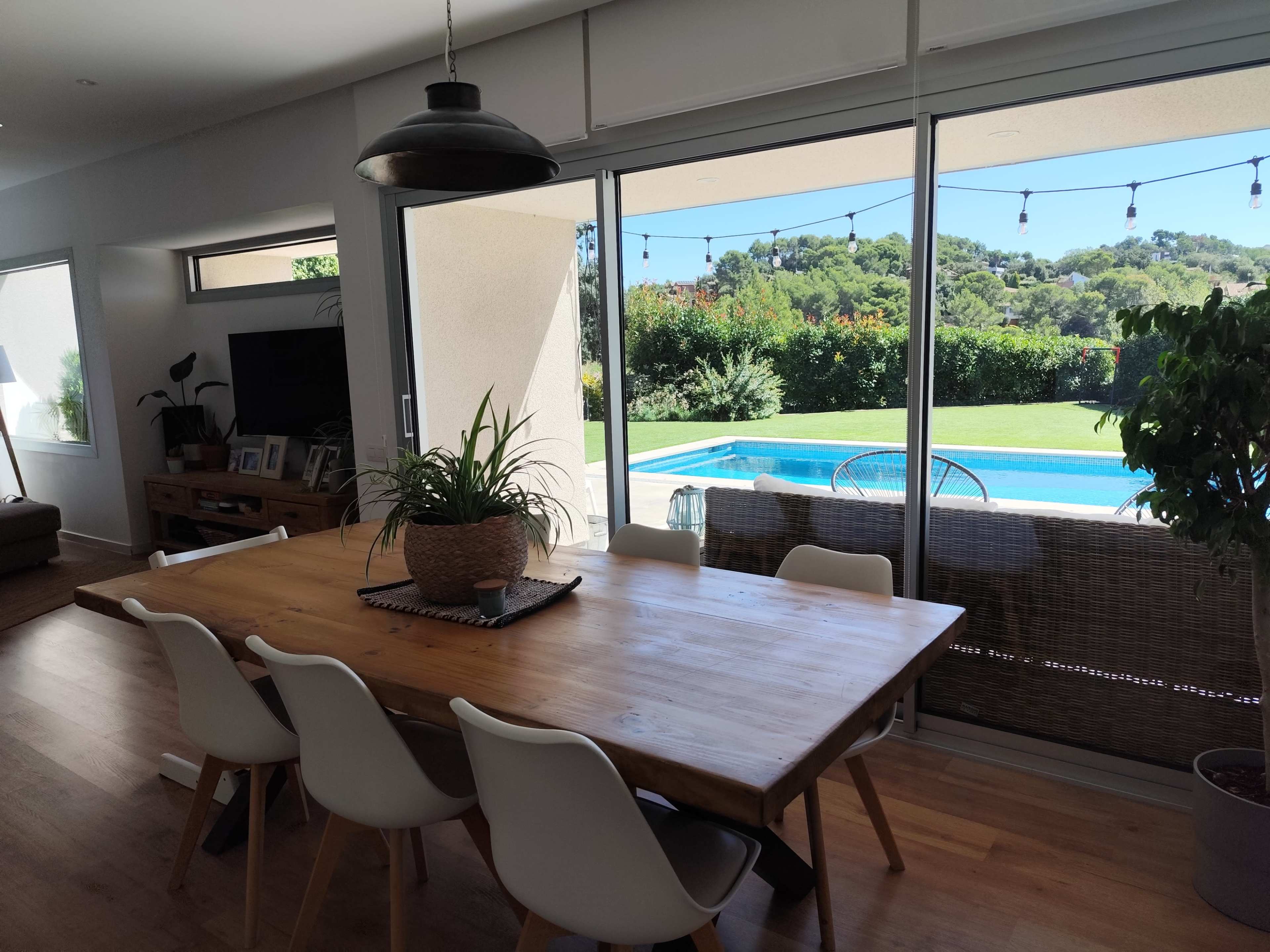 Casa unifamiliar con luminosa con jardin y piscina Image in , Matadepera, B