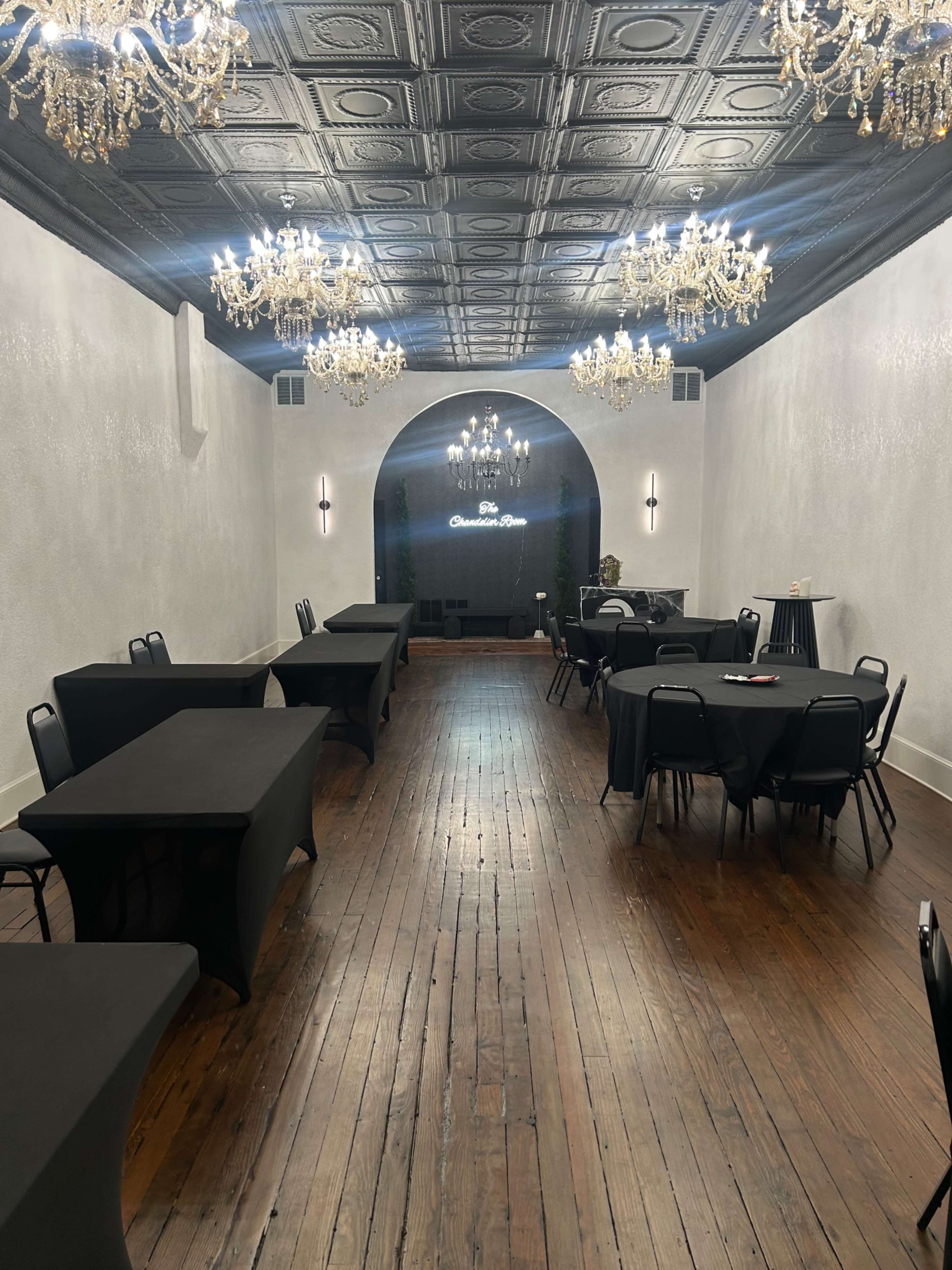 Elegant intimate space Image in Fort Osage Township, Buckner, MO