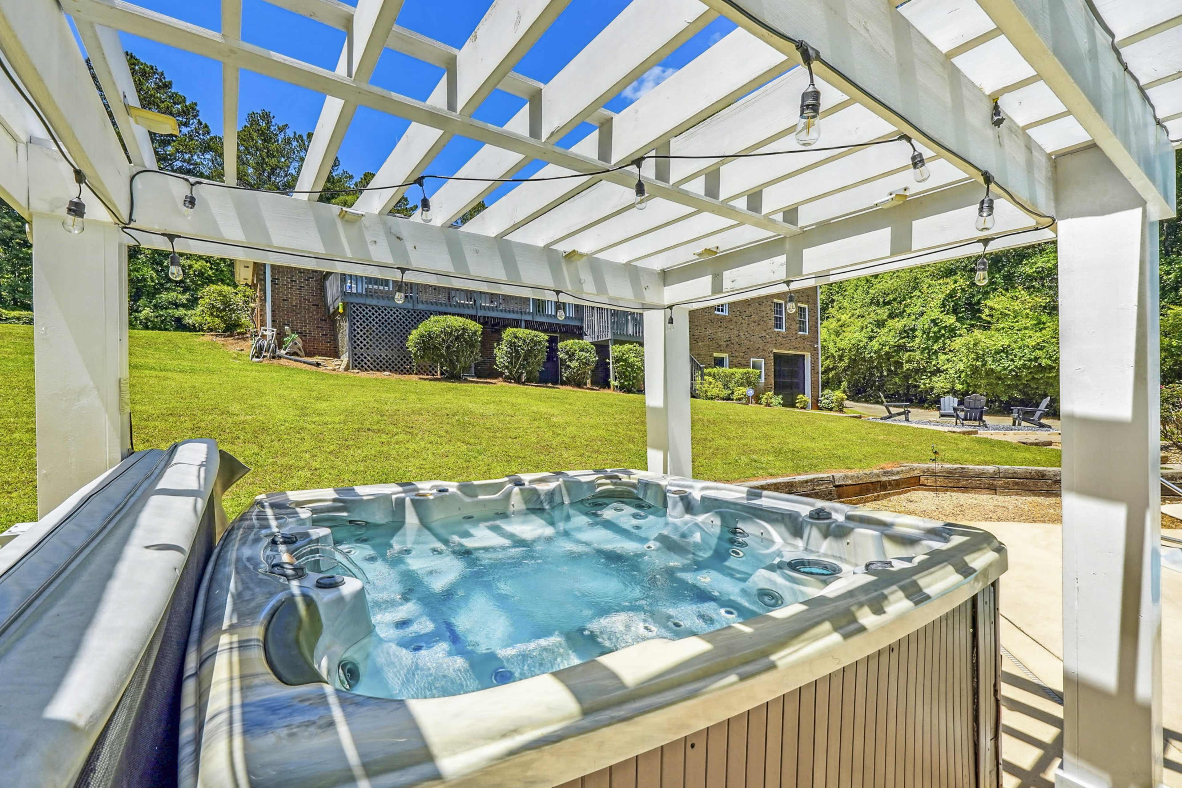 16-Acre Serene Oasis | Pool+HotTub+Firepit+Games Image in , Fayatteville, GA
