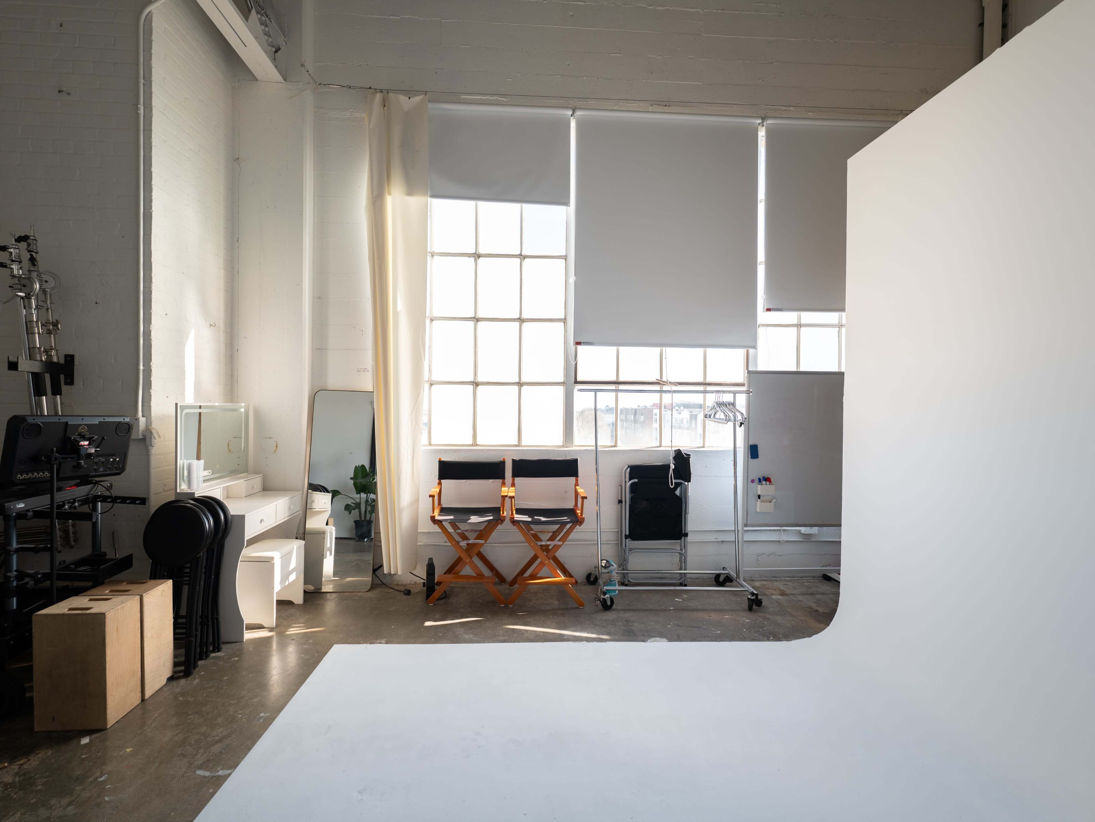 Perfect Studio with Cyc wall, Natural Light & Grip Equipment Image in Bayview, San Francisco, CA