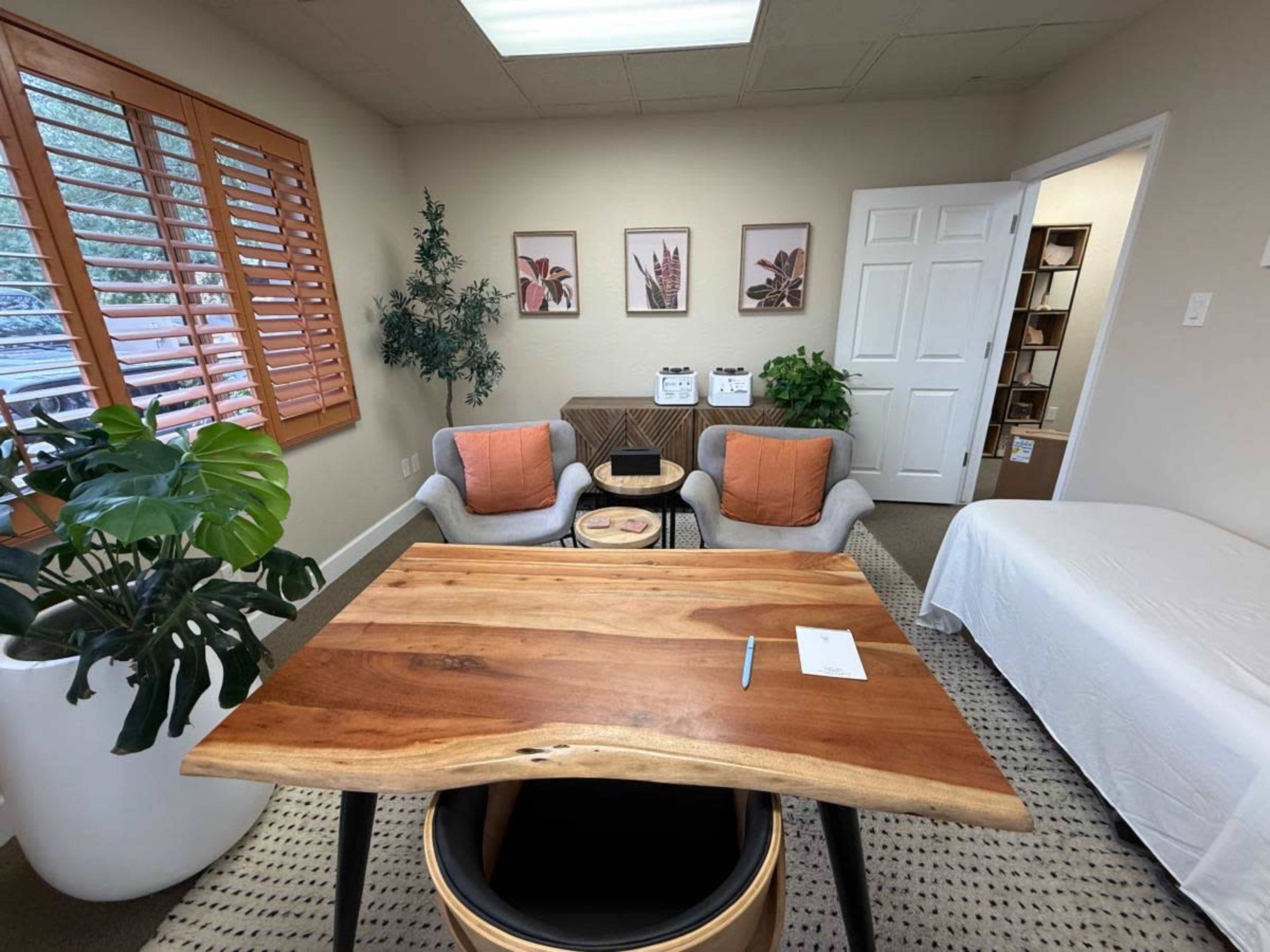 Mid-Century Modern Office Space Image in McCormick Ranch, Scottsdale, AZ