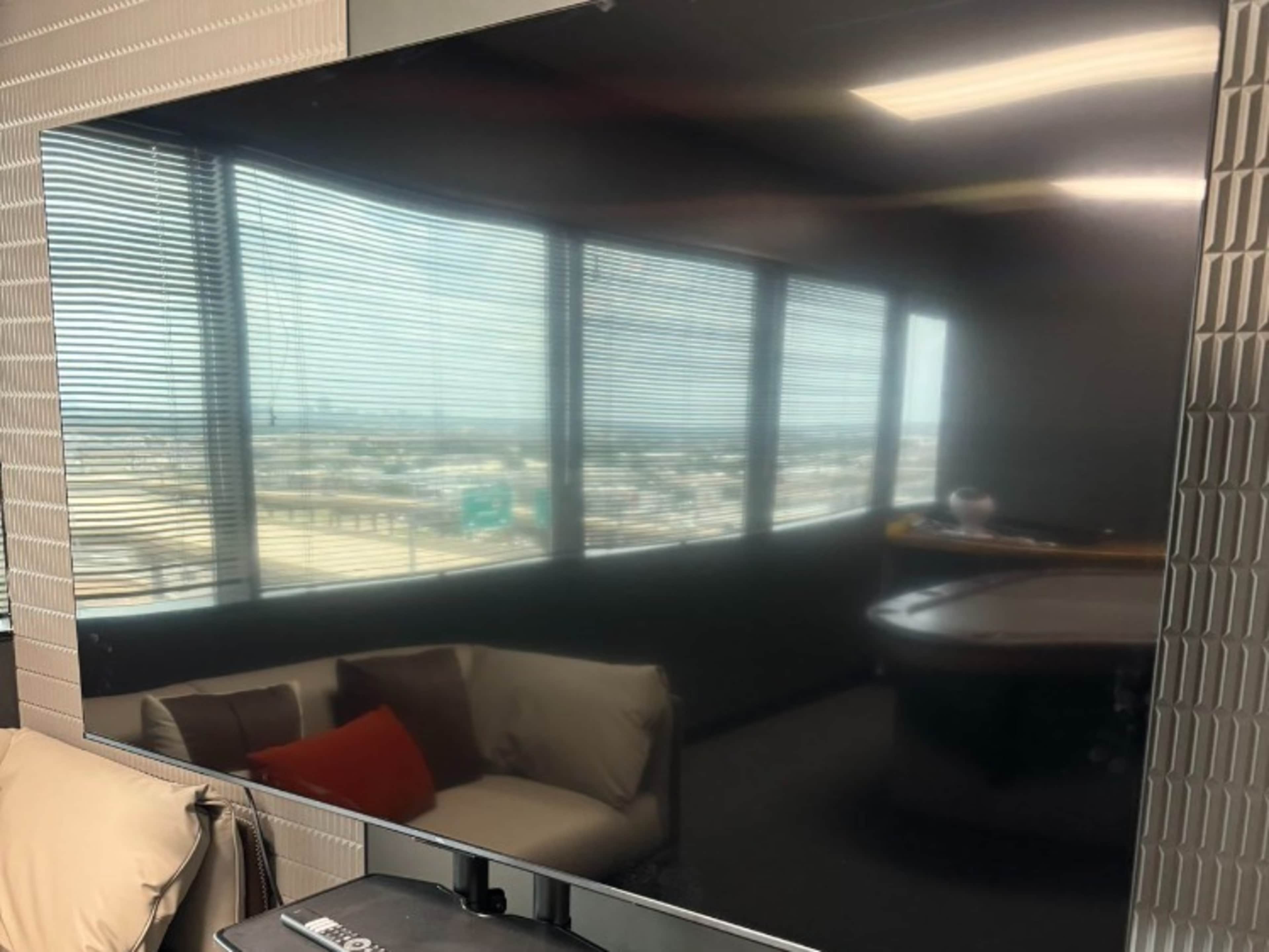 85" mobile rolling TV 