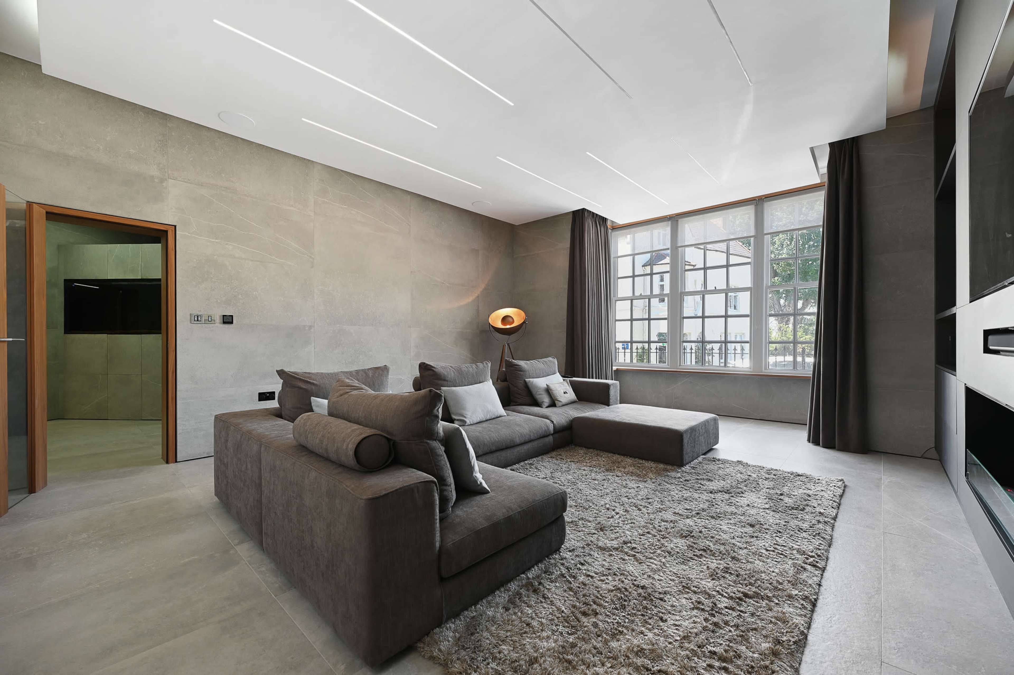 Super Luxe Large Contemporary Victorian Flat Image in Harrow on the Hill, London, ENG