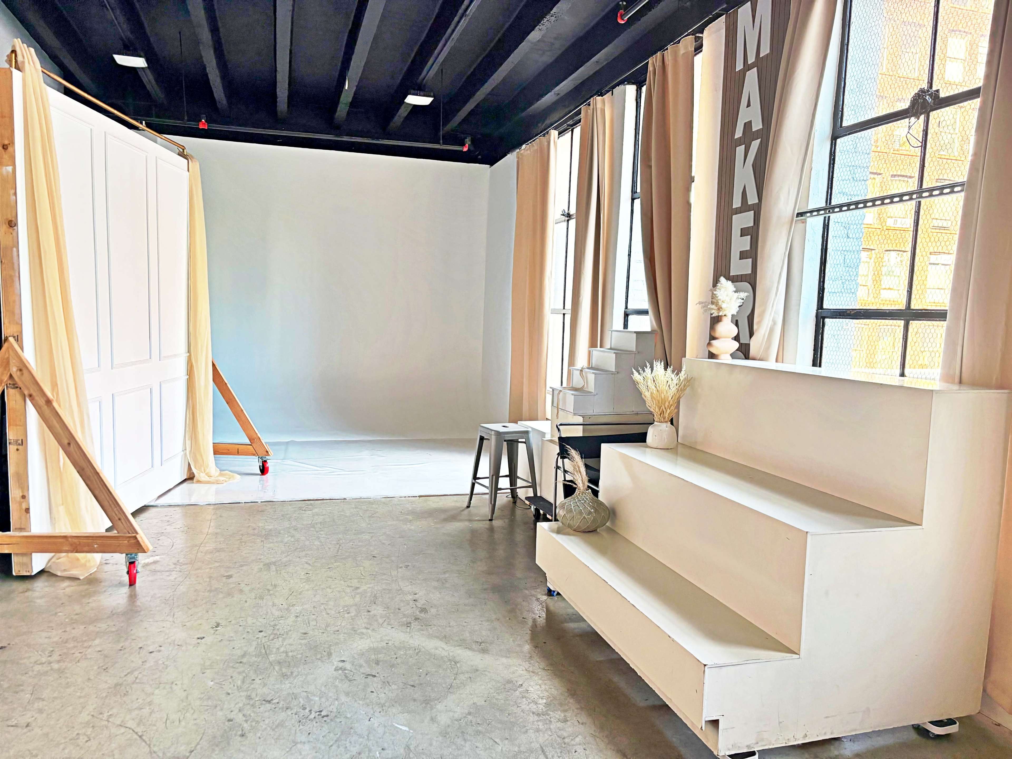 The pop-up Studio: City Views, Mobile Wall, Open Floorplan Image in Central LA, Los Angeles, CA